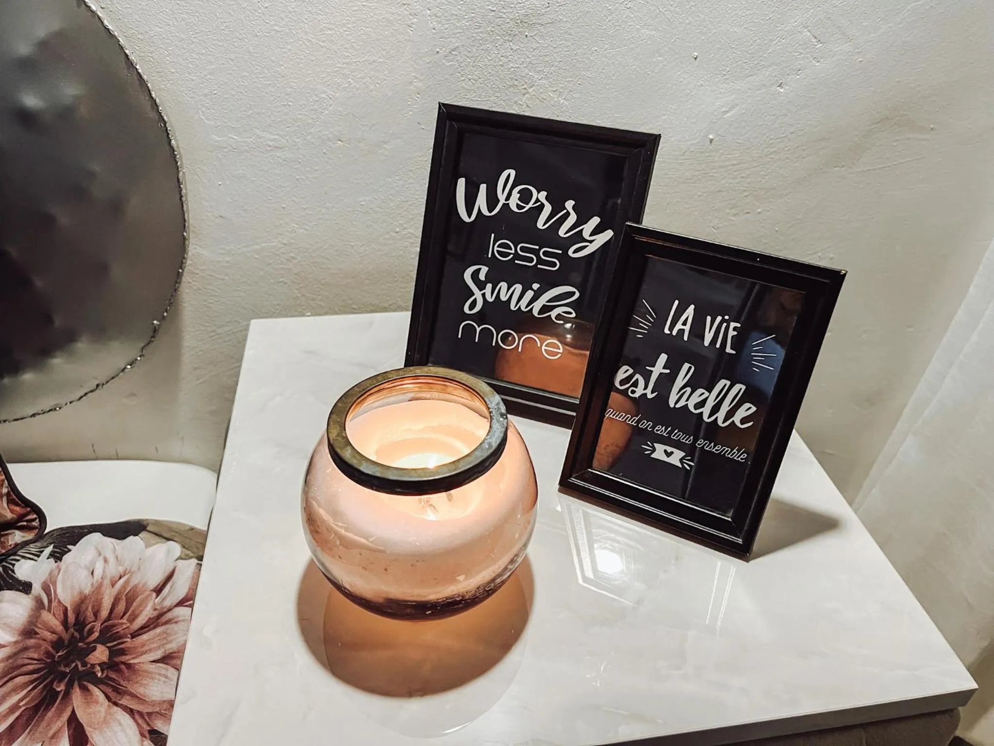 Decorative detail in DAR AURORA