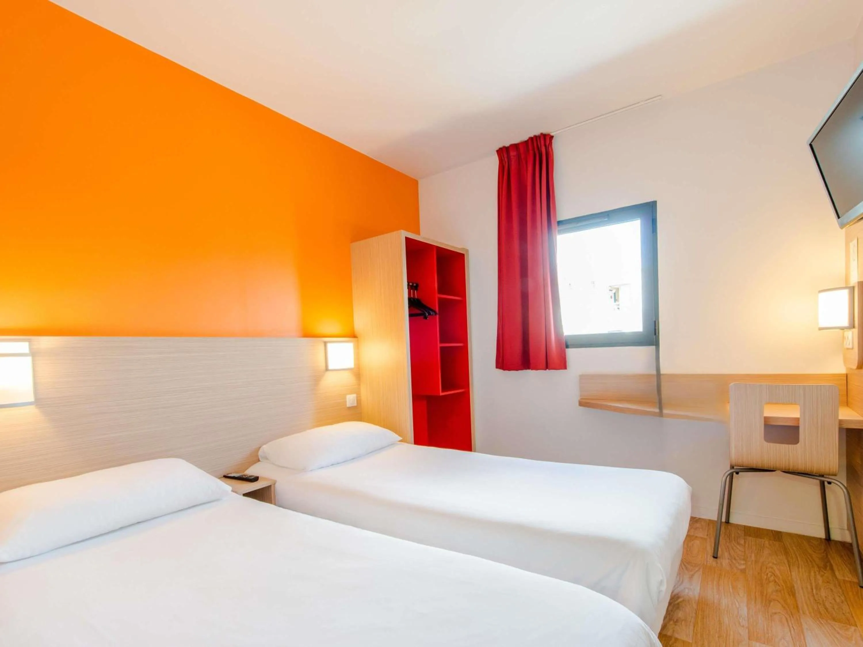 Bedroom, Bed in Hôtel Eco La Rochelle Centre les Minimes