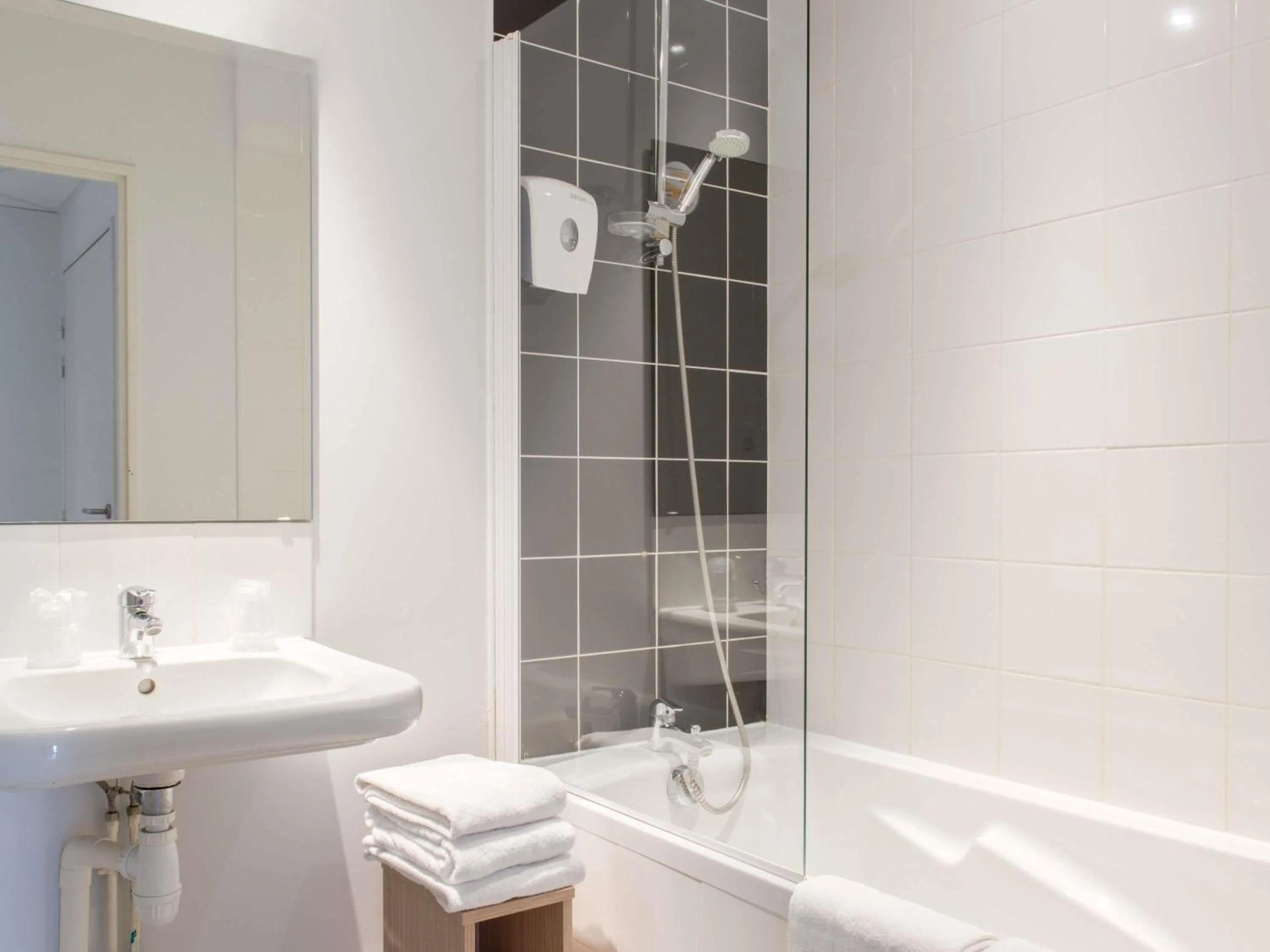 Bedroom in Hôtel Eco La Rochelle Centre les Minimes