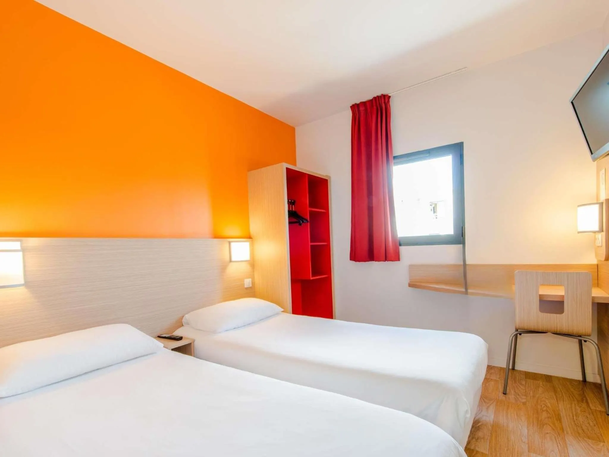 Bedroom, Bed in Hôtel Eco La Rochelle Centre les Minimes