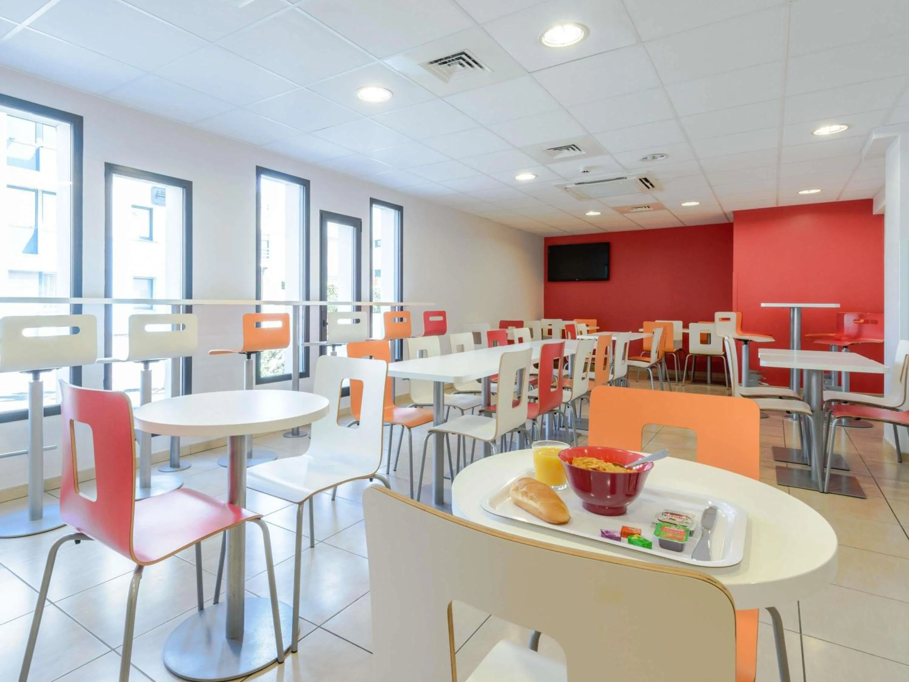 Breakfast in Hôtel Eco La Rochelle Centre les Minimes