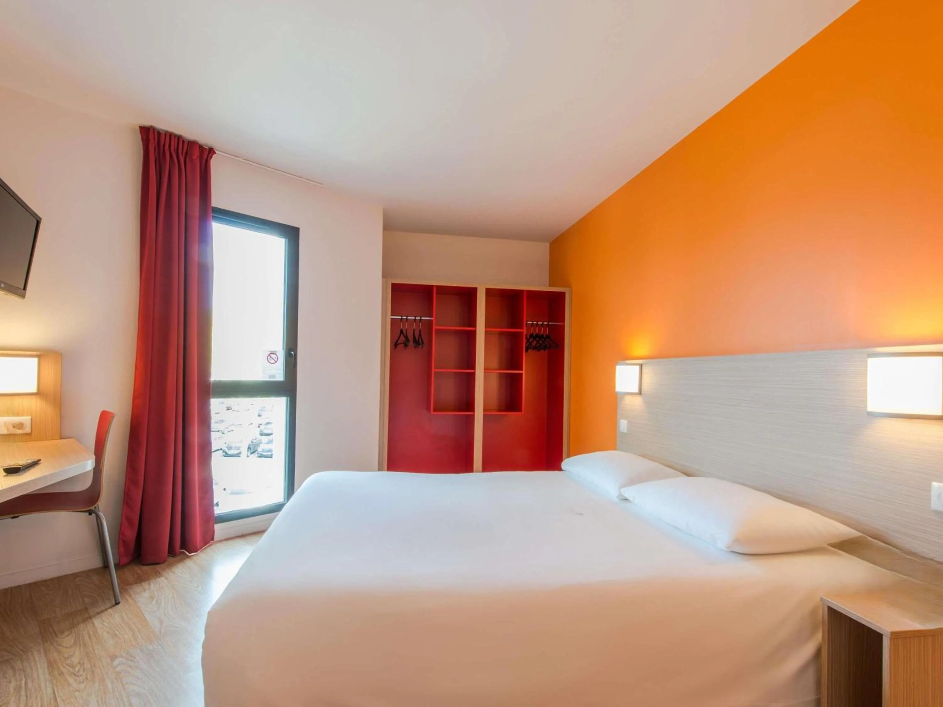 Bedroom, Bed in Hôtel Eco La Rochelle Centre les Minimes