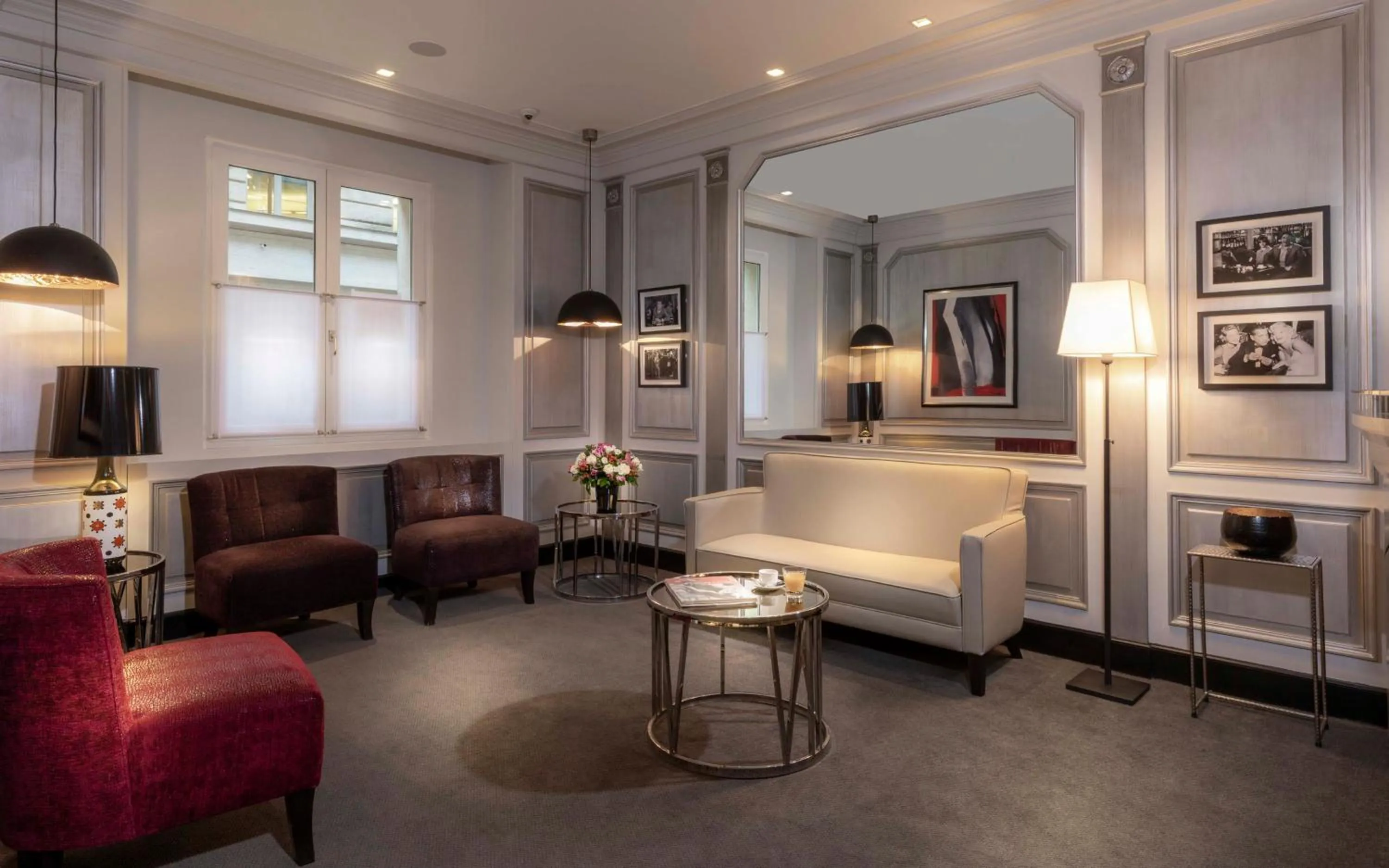 Communal lounge/ TV room in Elysées Union