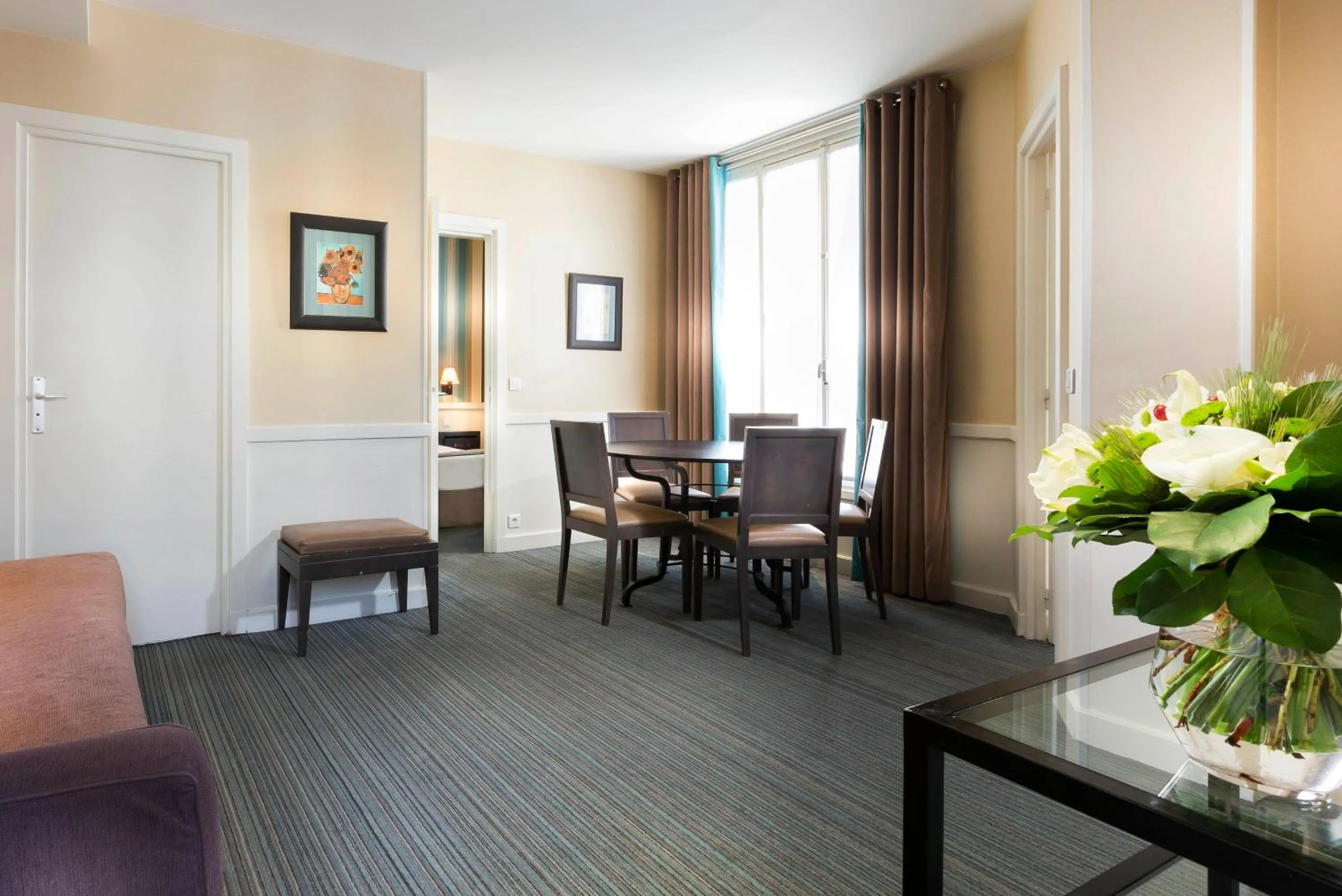 Day in Elysées Union