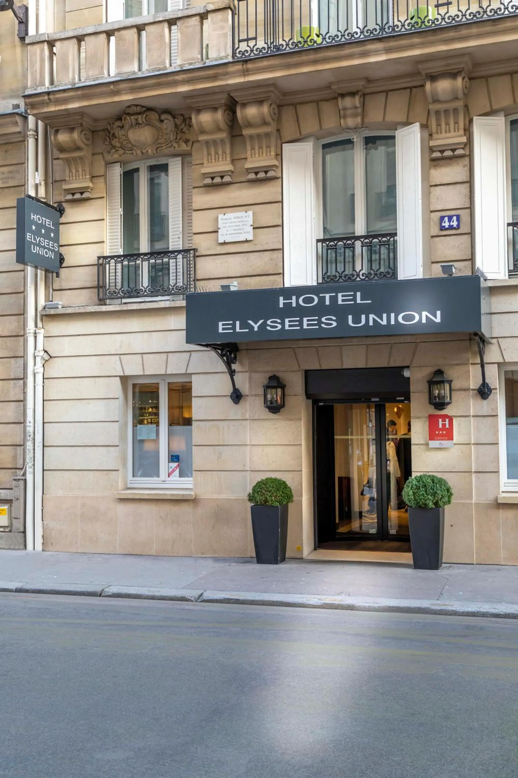 Property building in Elysées Union