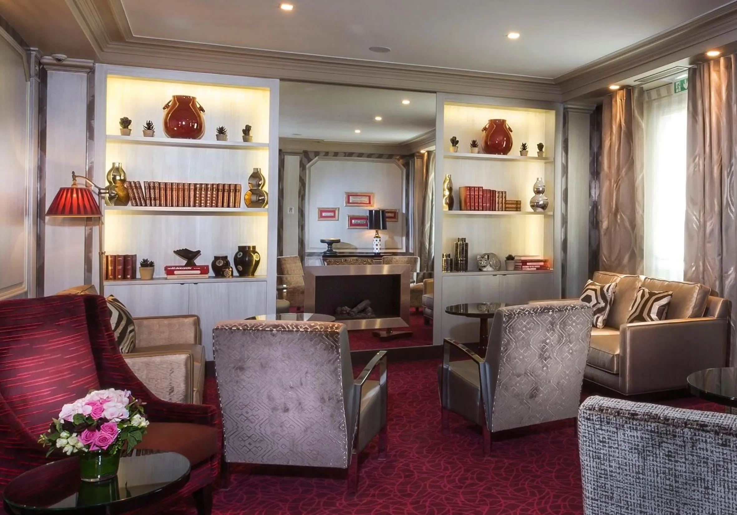 Communal lounge/ TV room in Elysées Union