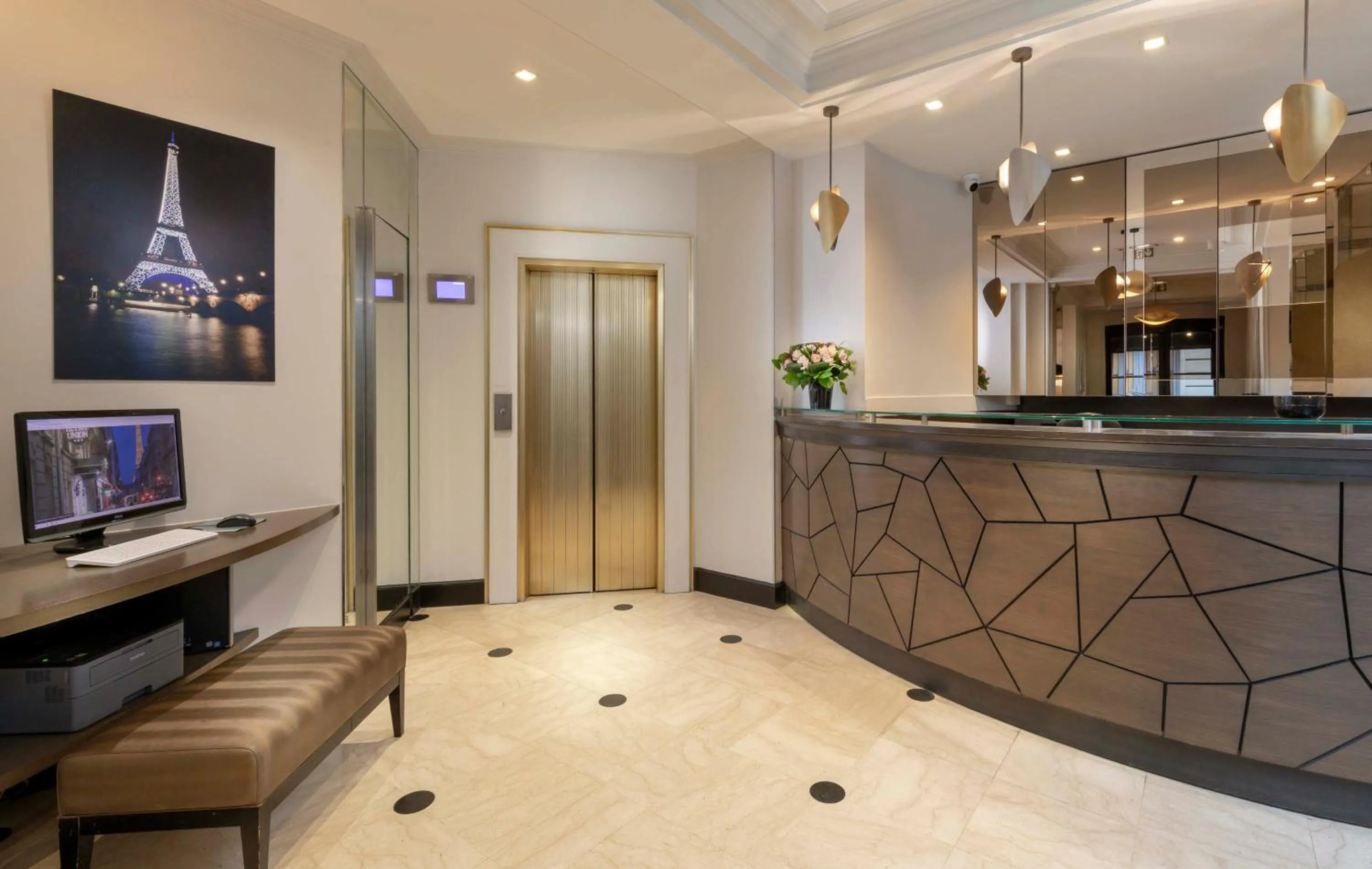 Lobby or reception in Elysées Union