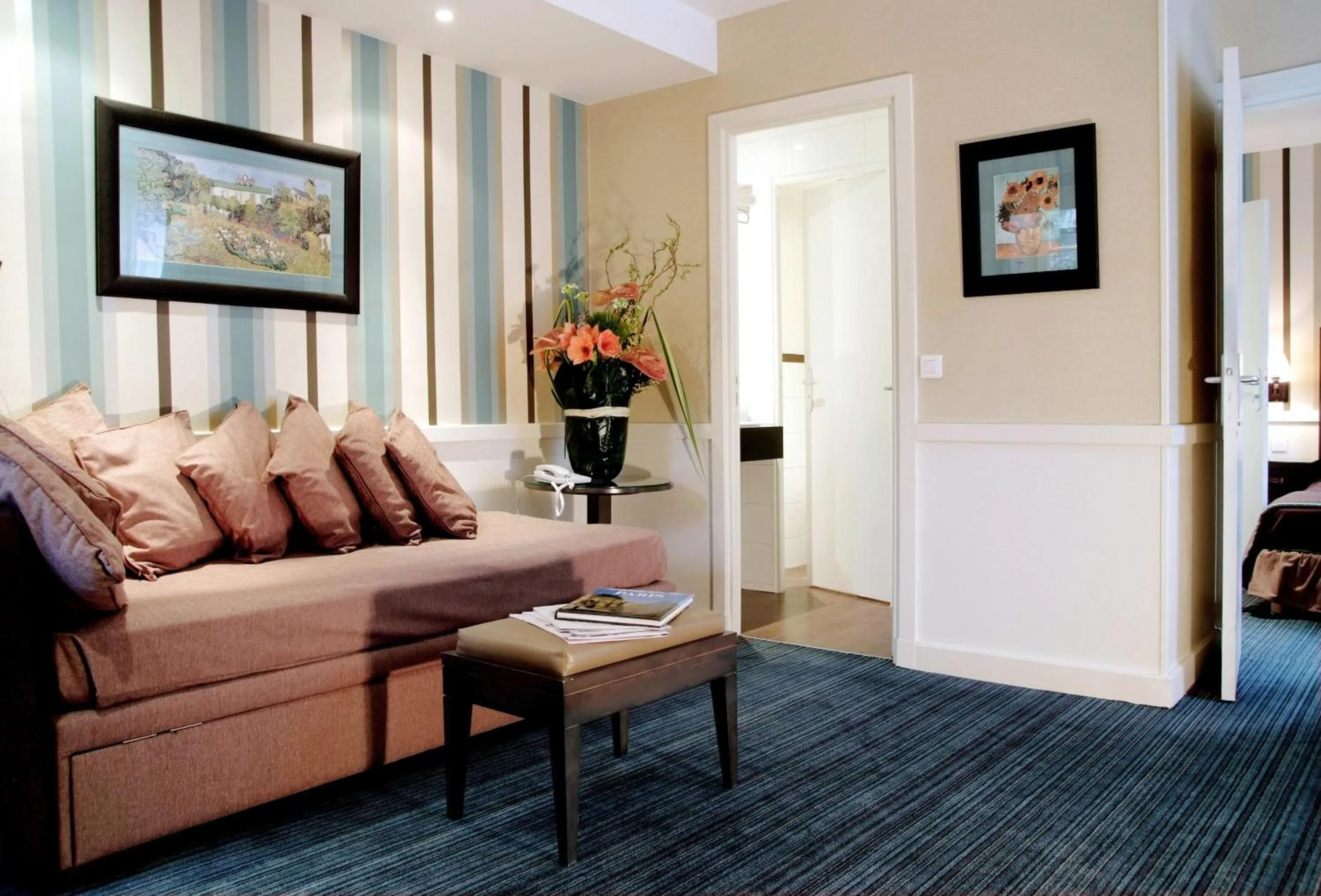 Seating area in Elysées Union