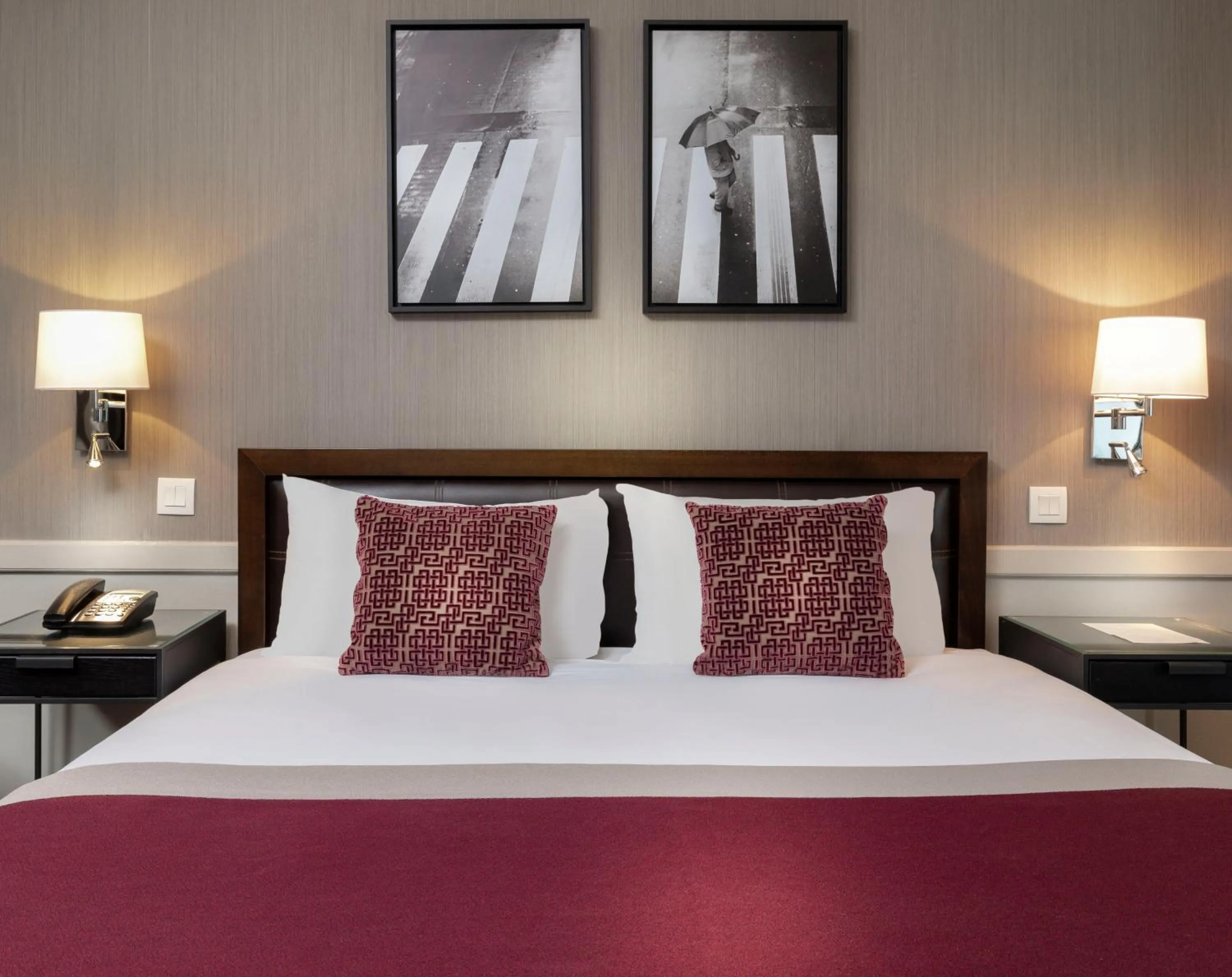 Bed in Elysées Union