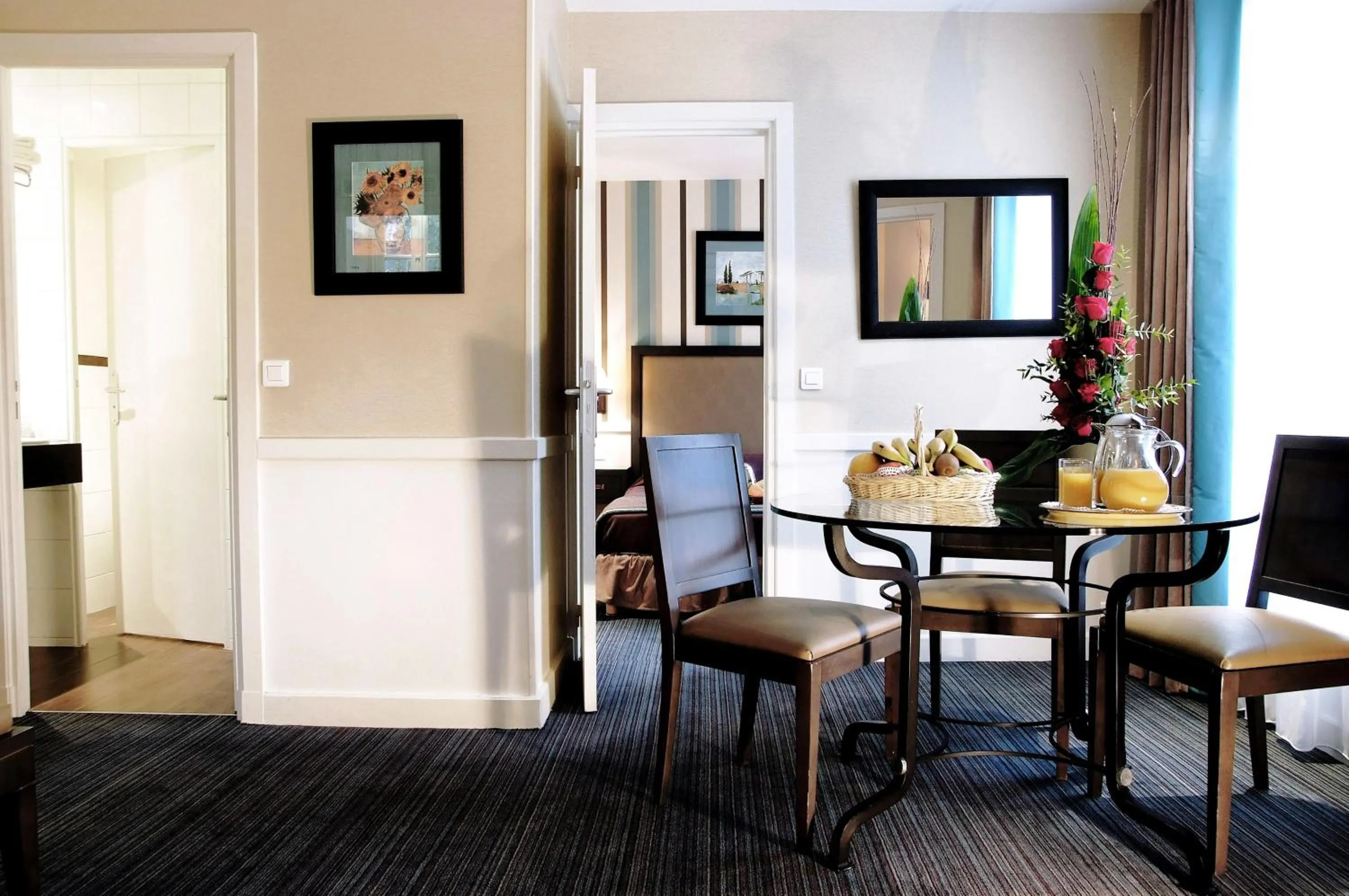 Living room in Elysées Union