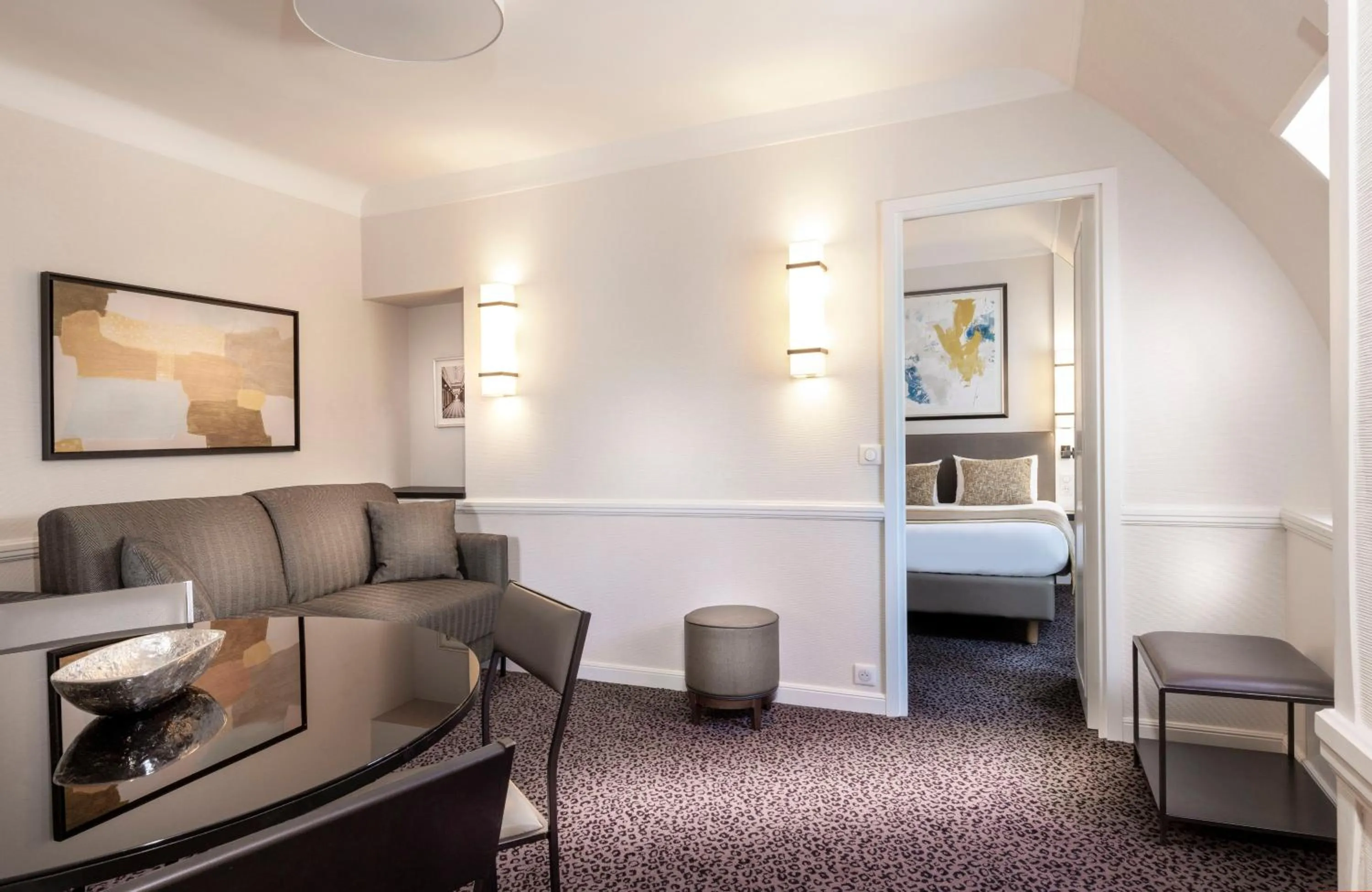 Bed in Elysées Union