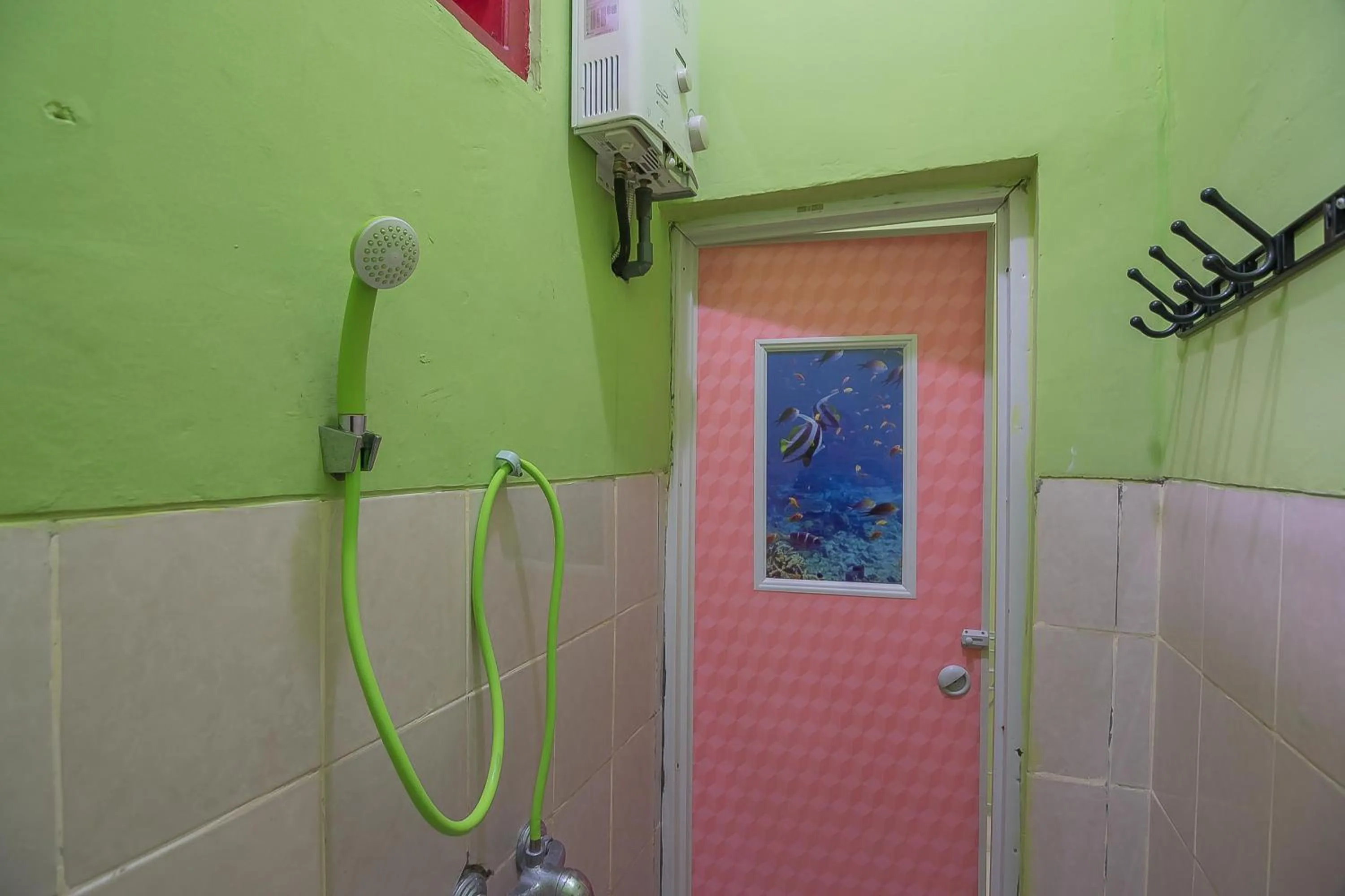 Bathroom in RedDoorz near Kampus UMP Purwokerto
