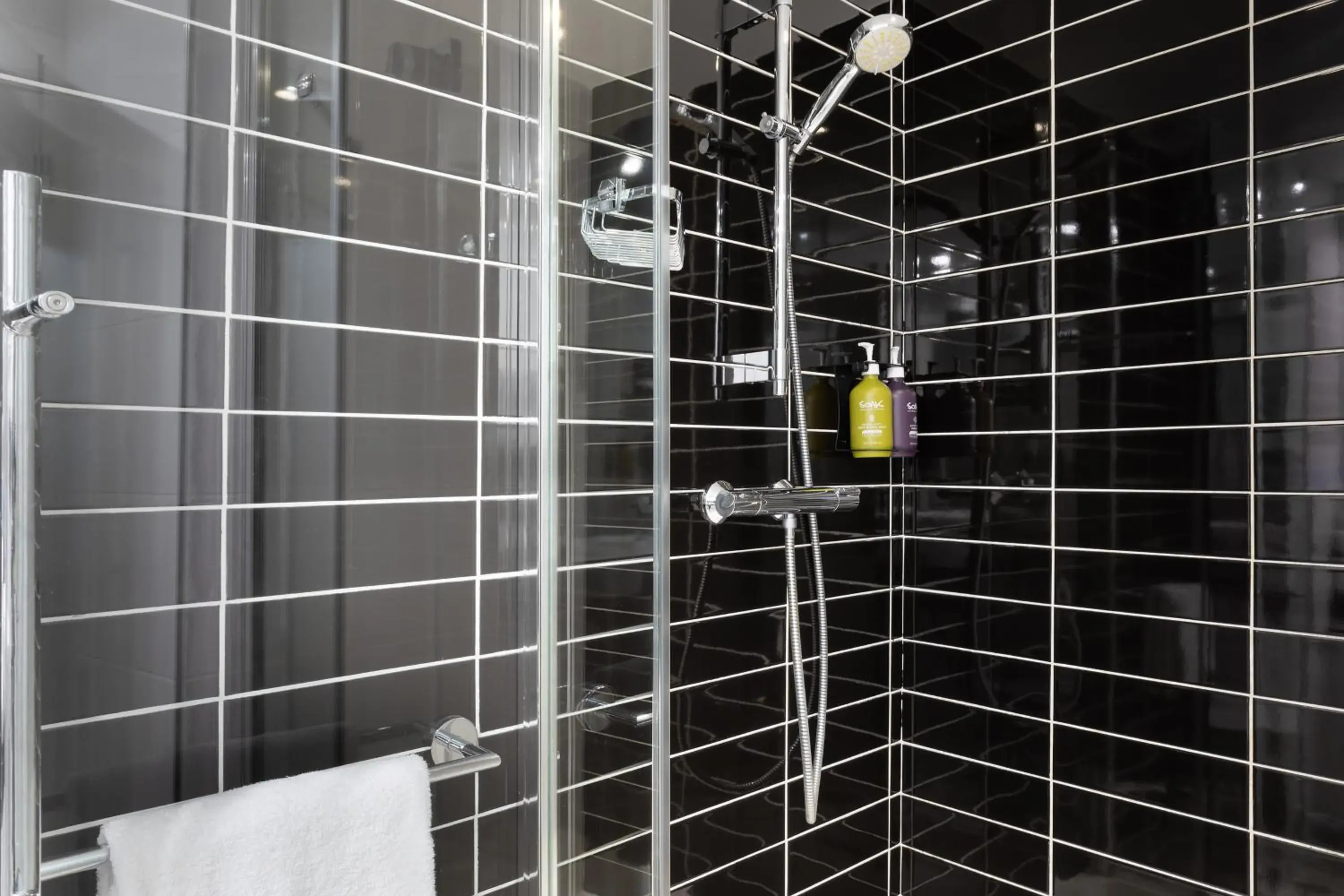 Standard King Room - Free Breakfast in Holiday Inn Express - Marseille Airport by IHG Standard King Room - Free Breakfast in Holiday Inn Express - Marseille Airport by IHG