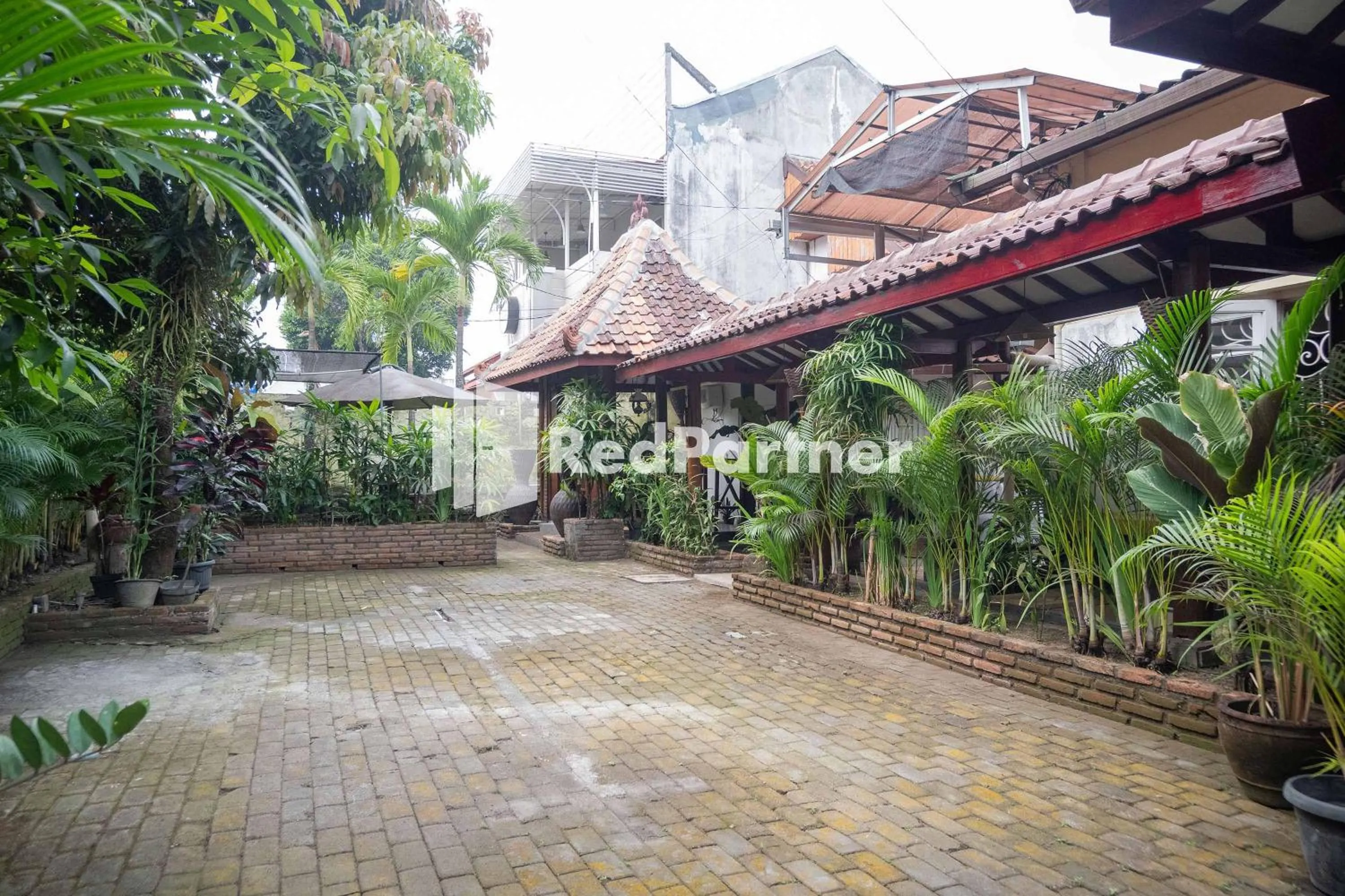 Patio in Monginsidi Guest House Syariah Malioboro Yogyakarta Mitra RedDoorz