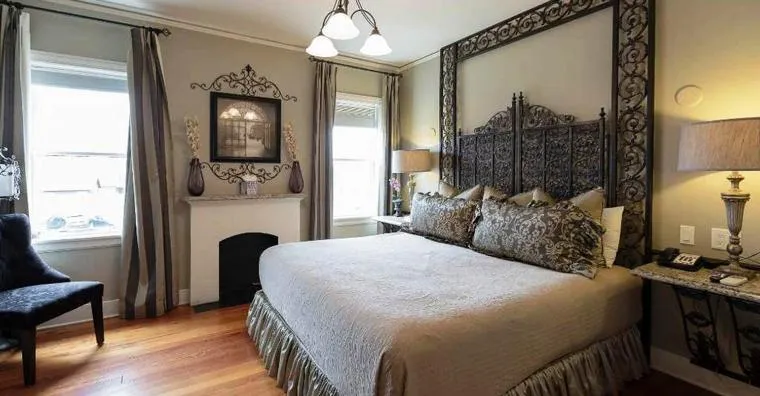 Bed in The Campbell Hotel