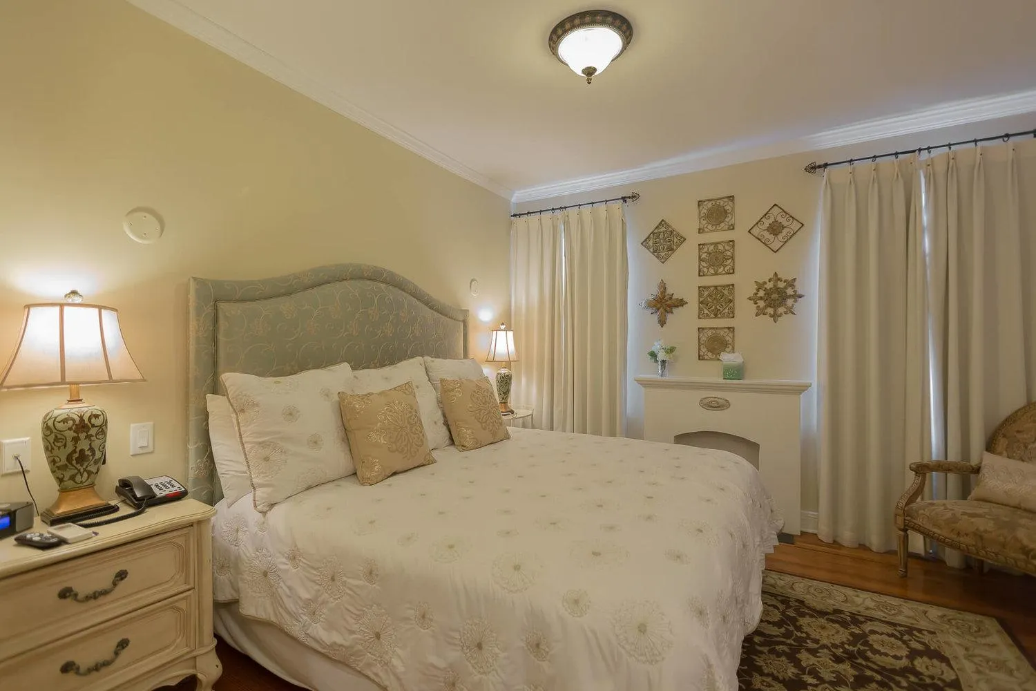 Bed in The Campbell Hotel