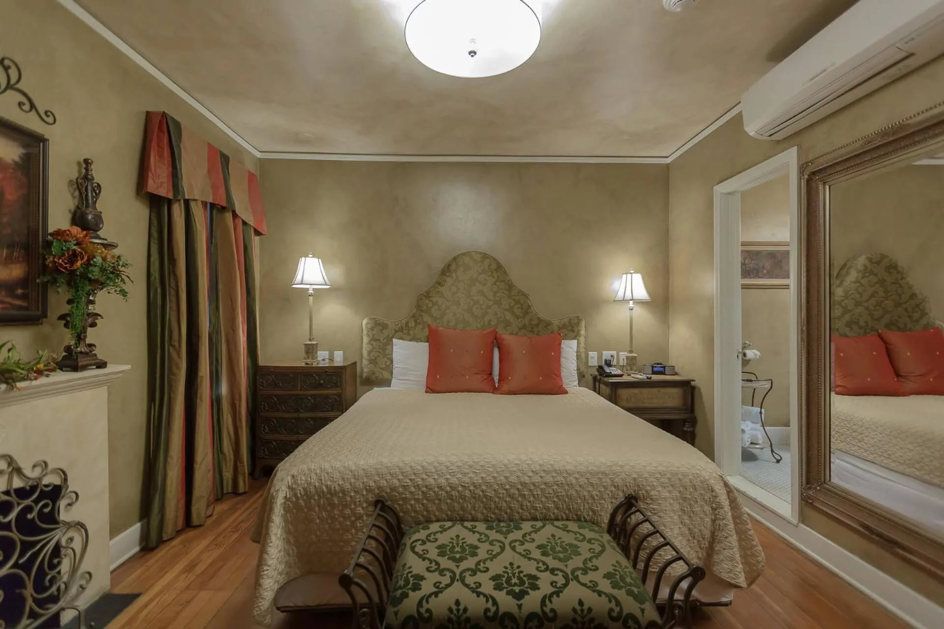 Bed in The Campbell Hotel