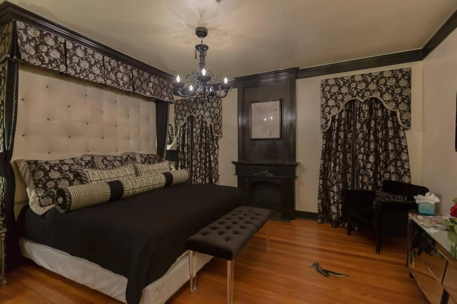 Bed in The Campbell Hotel