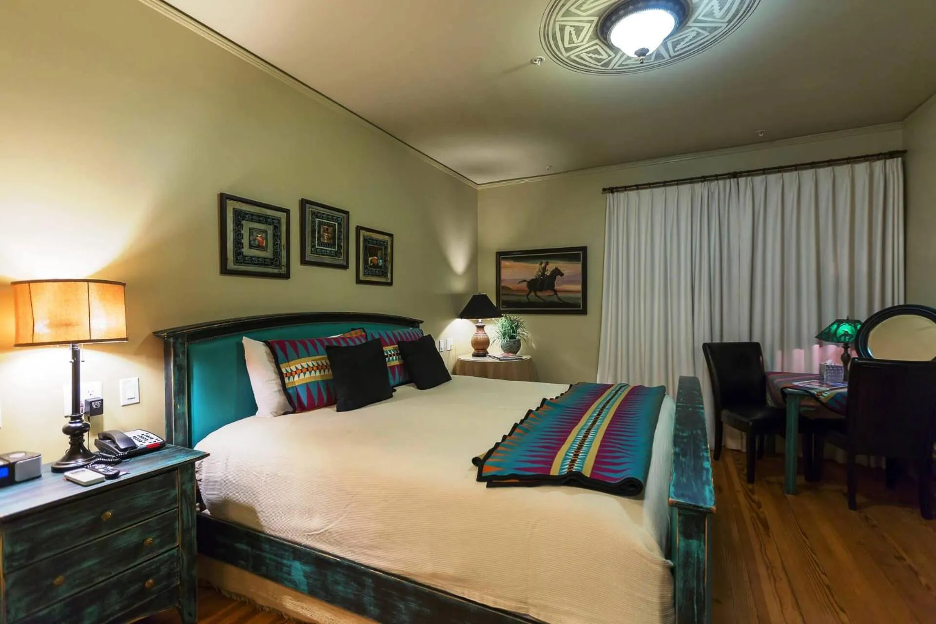 Bed in The Campbell Hotel