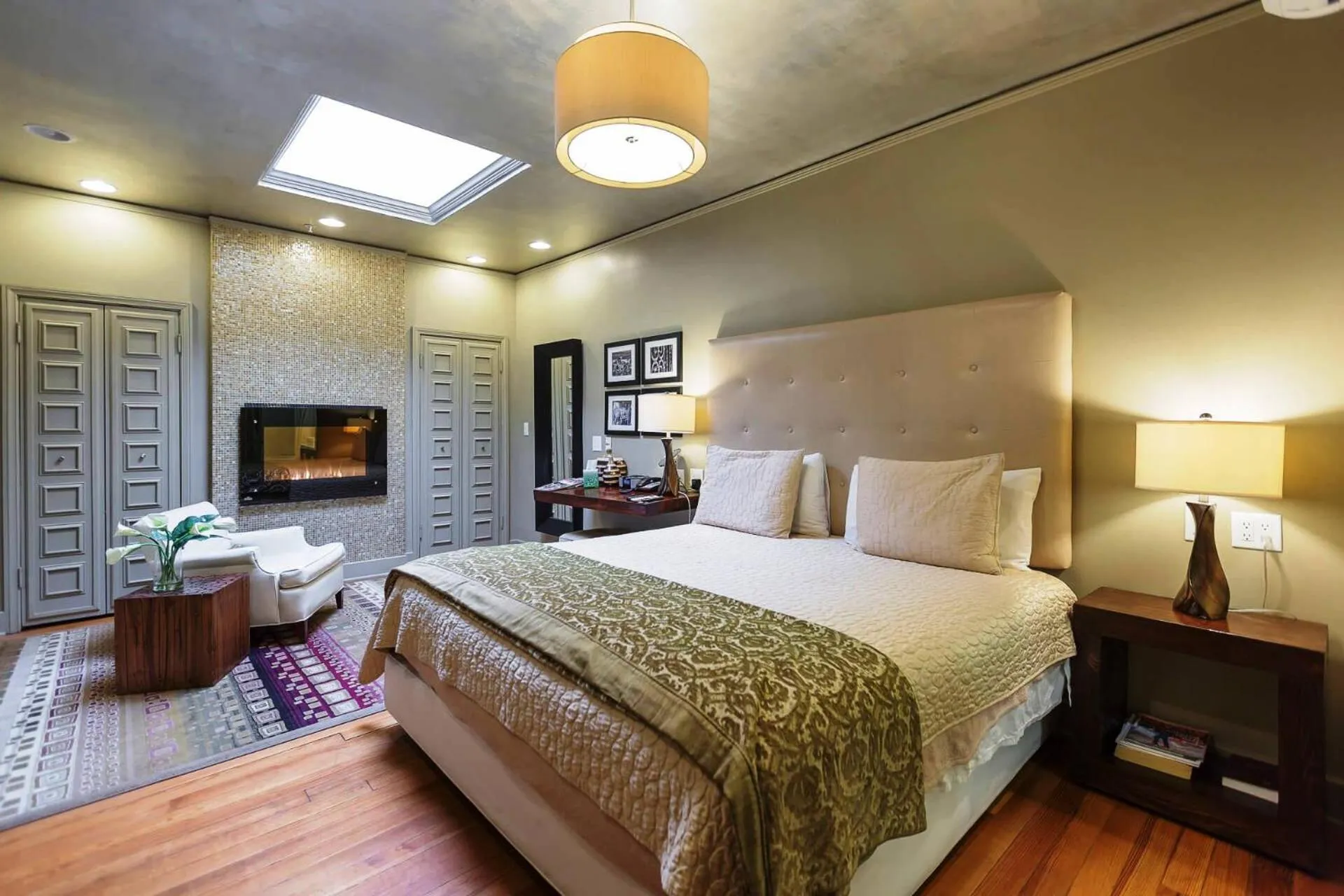 Bedroom, Bed in The Campbell Hotel