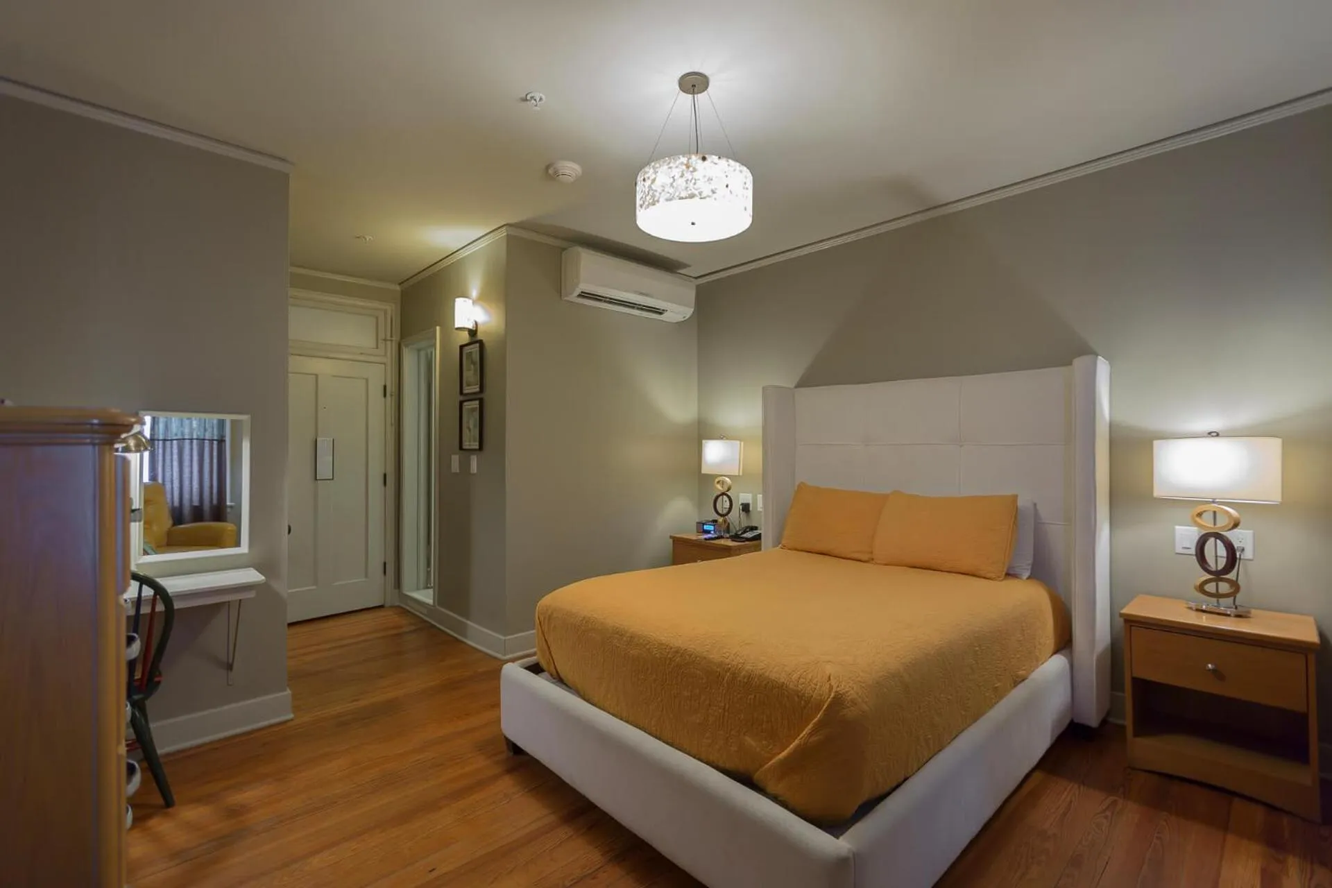 Bed in The Campbell Hotel