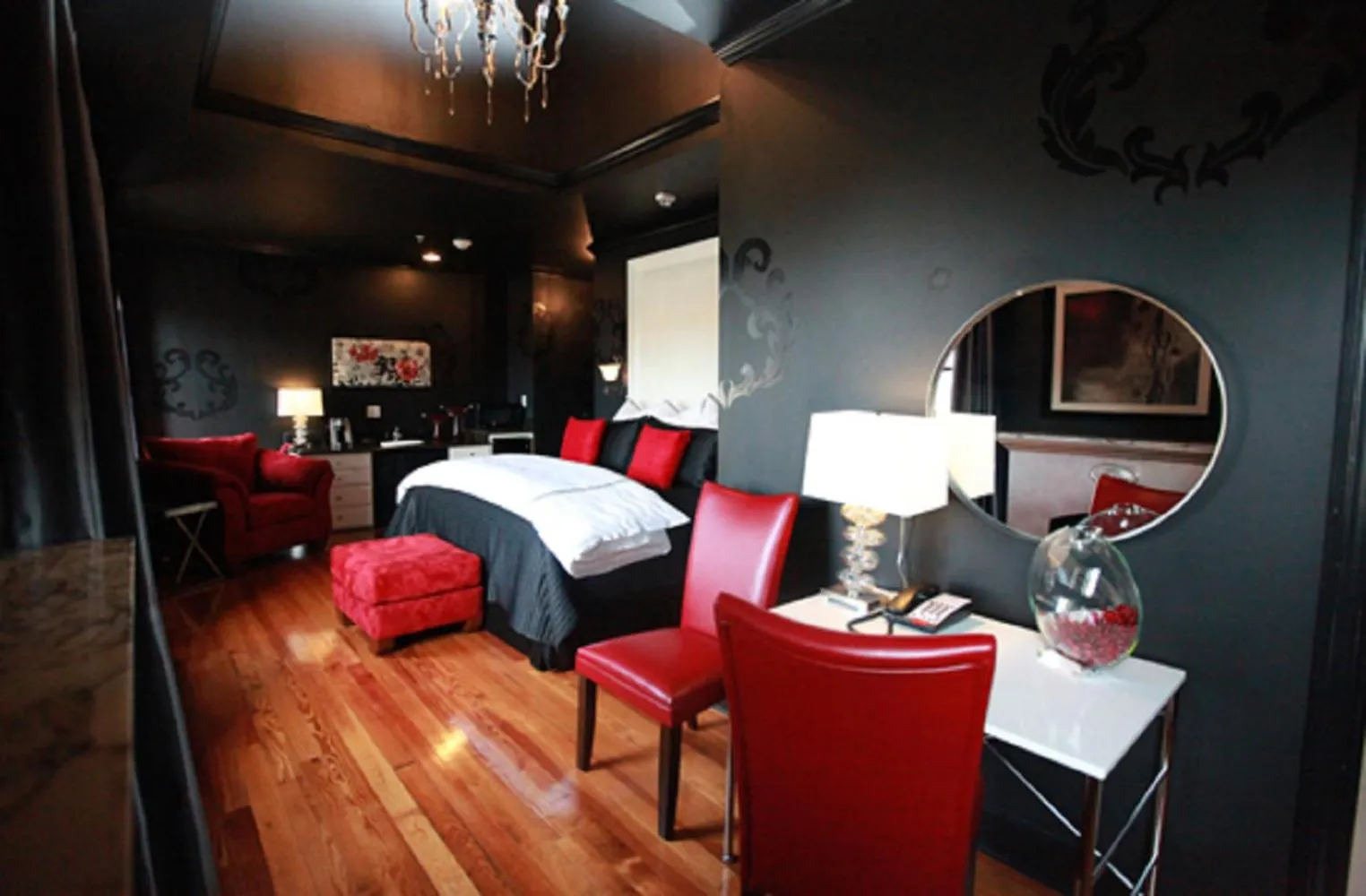 Photo of the whole room in The Campbell Hotel