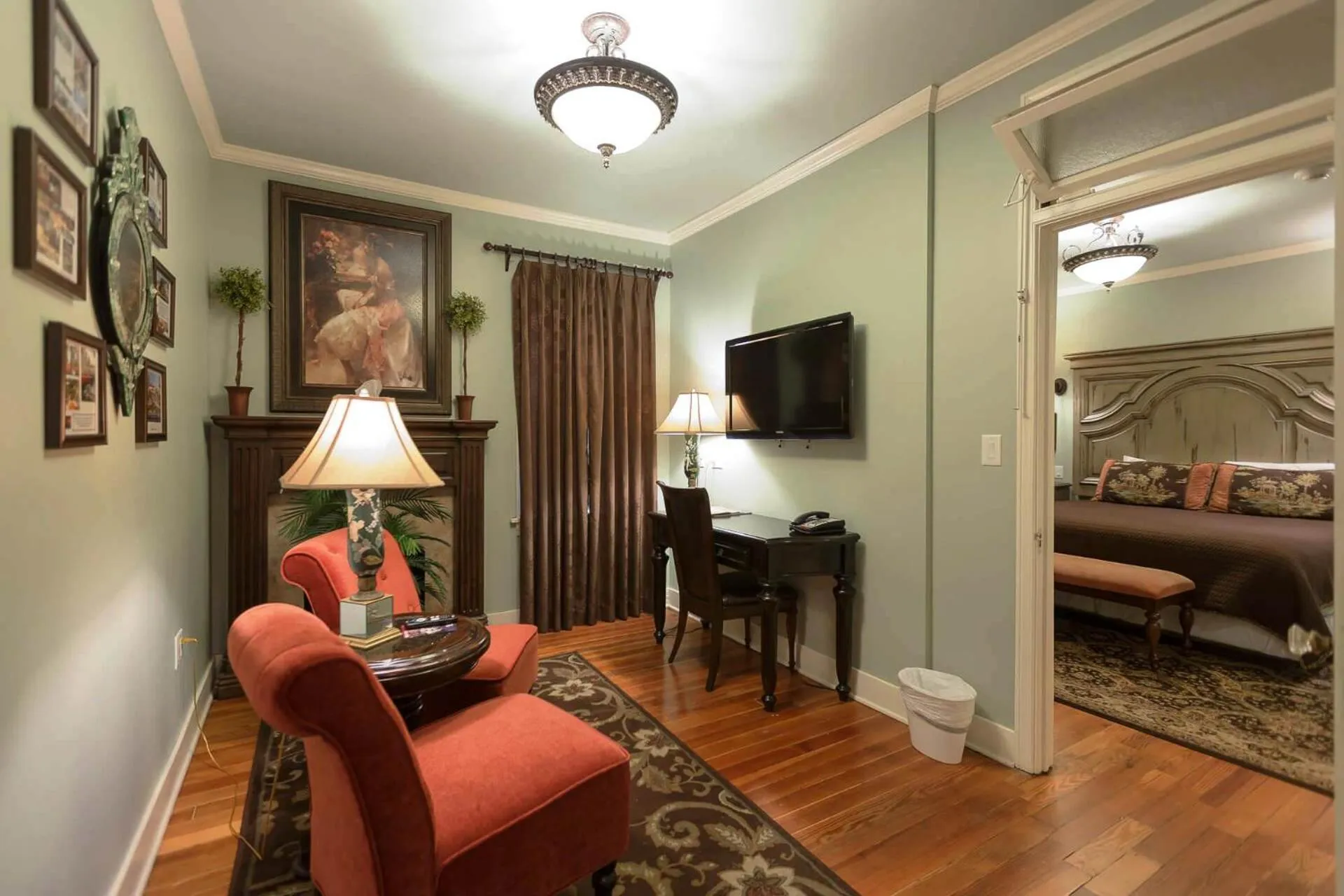 Living room, Bed in The Campbell Hotel