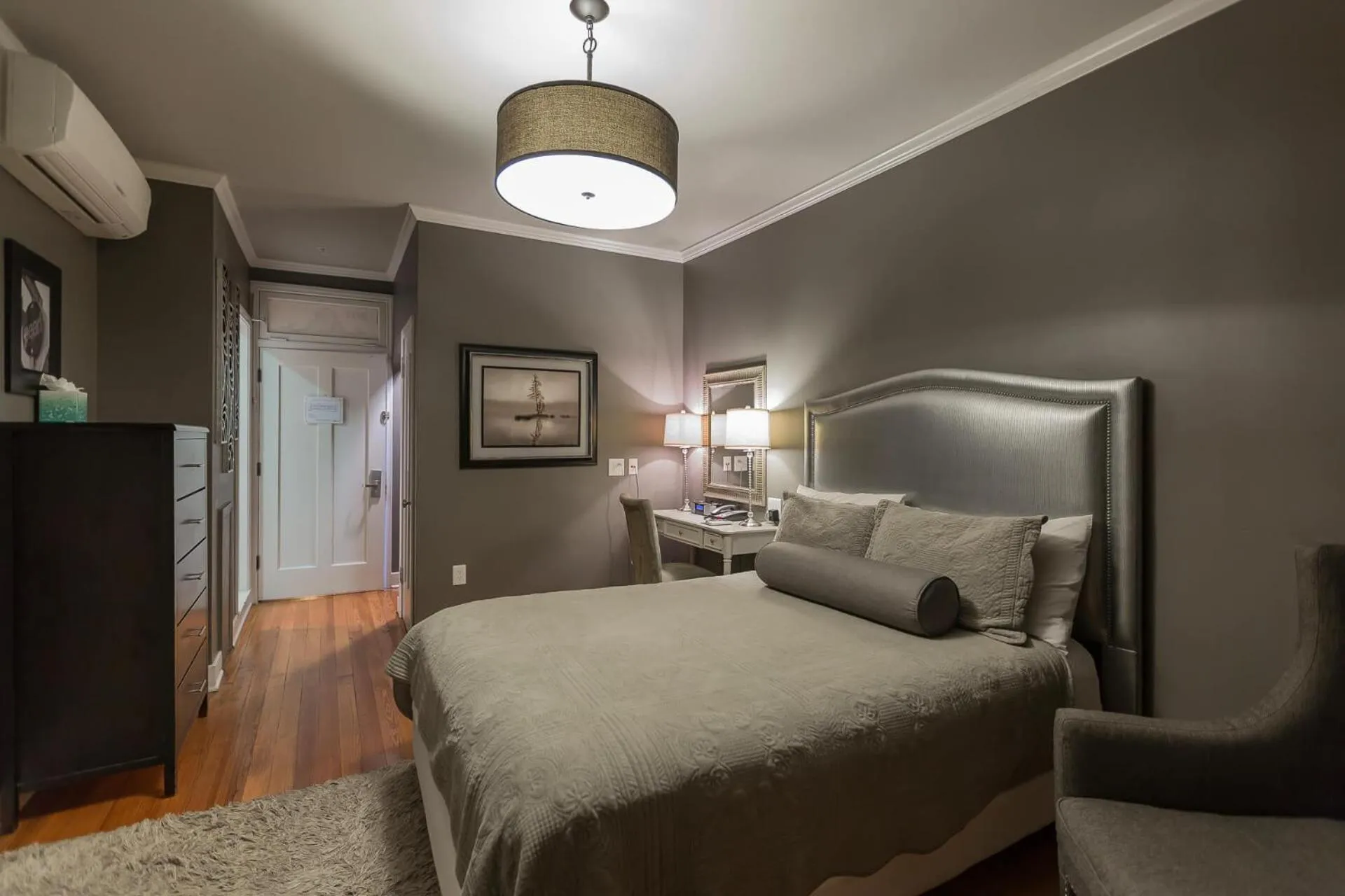 Bed in The Campbell Hotel