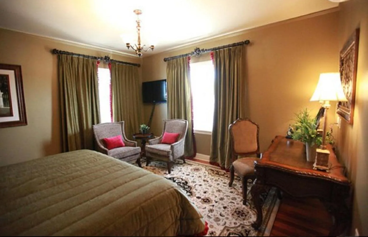 Photo of the whole room, Bed in The Campbell Hotel