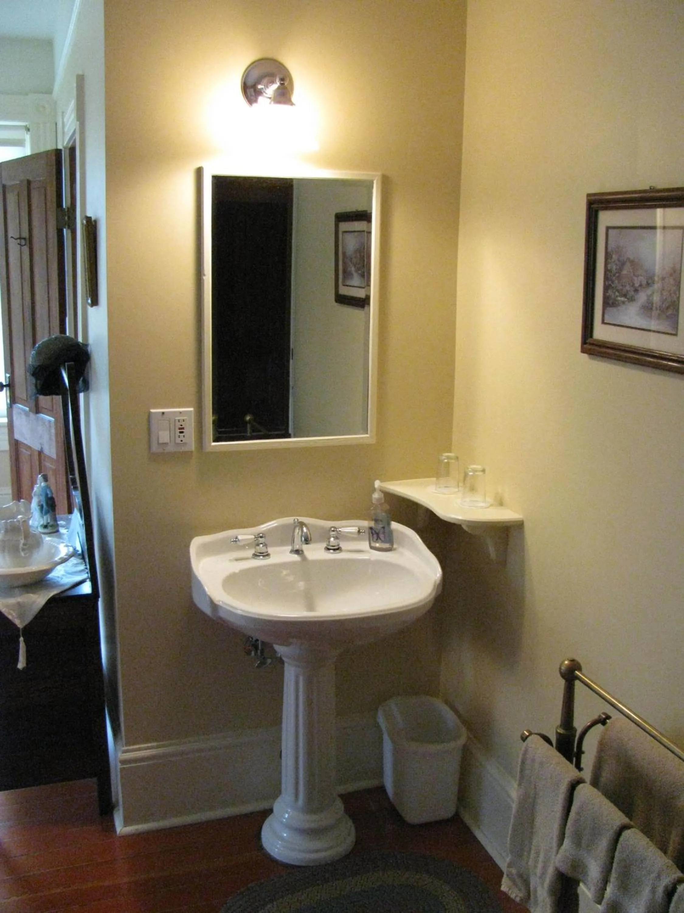 Bedroom in Sasquatch Crossing Eco Lodge B&B