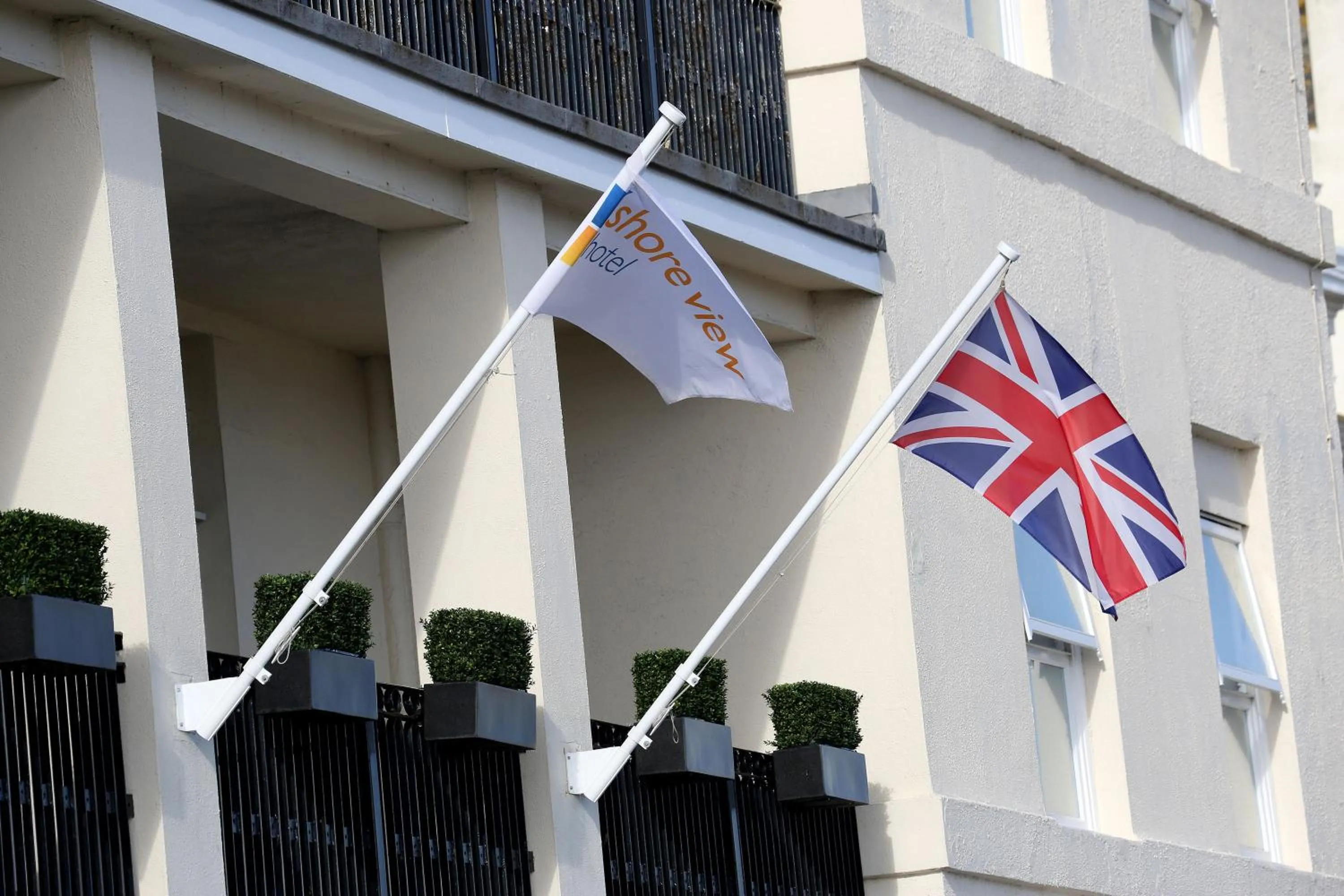 Facade/entrance in Shore View Hotel