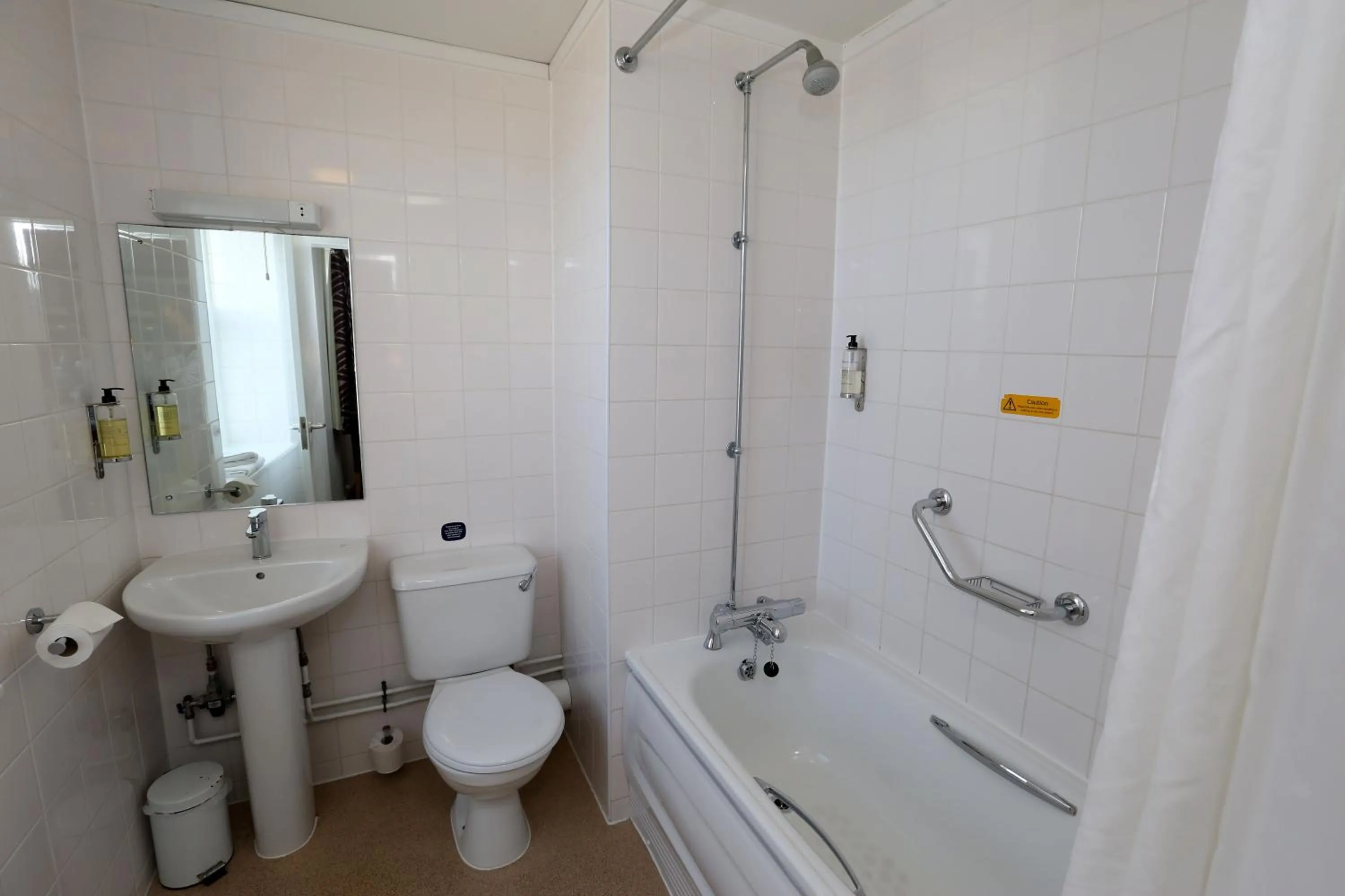 Bathroom in Shore View Hotel