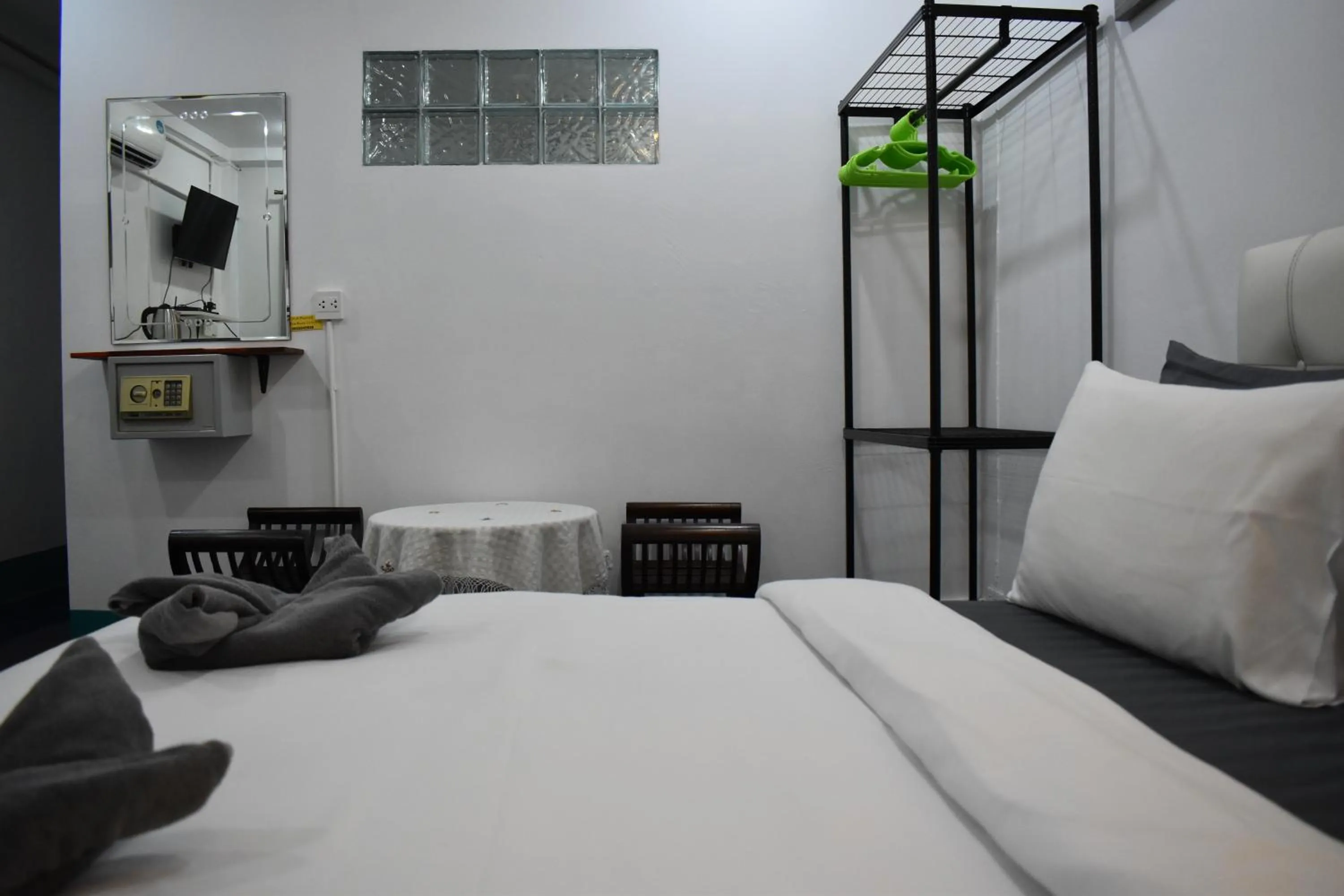 Photo of the whole room, Bed in Sala Bua Room