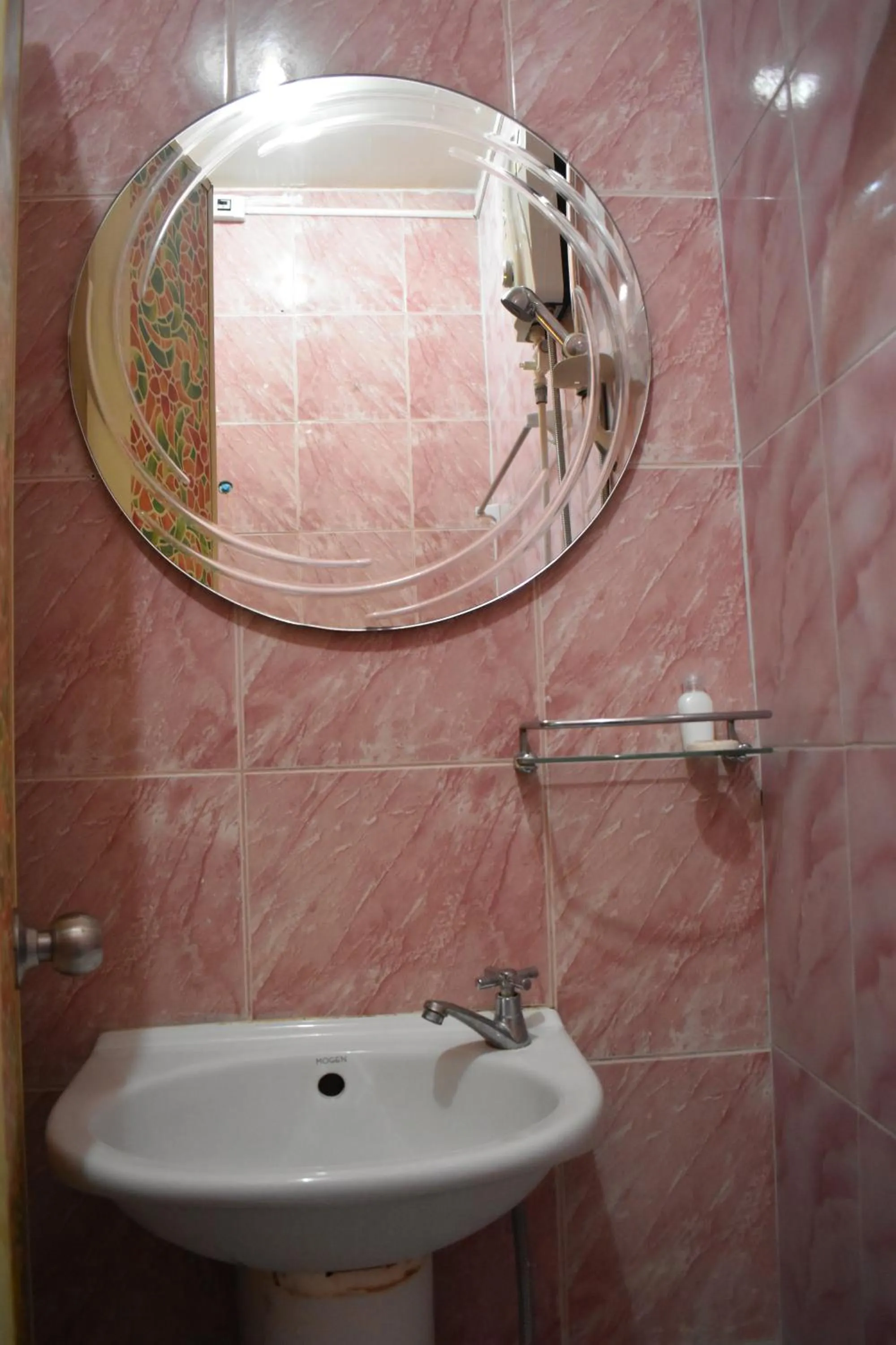 Shower in Sala Bua Room