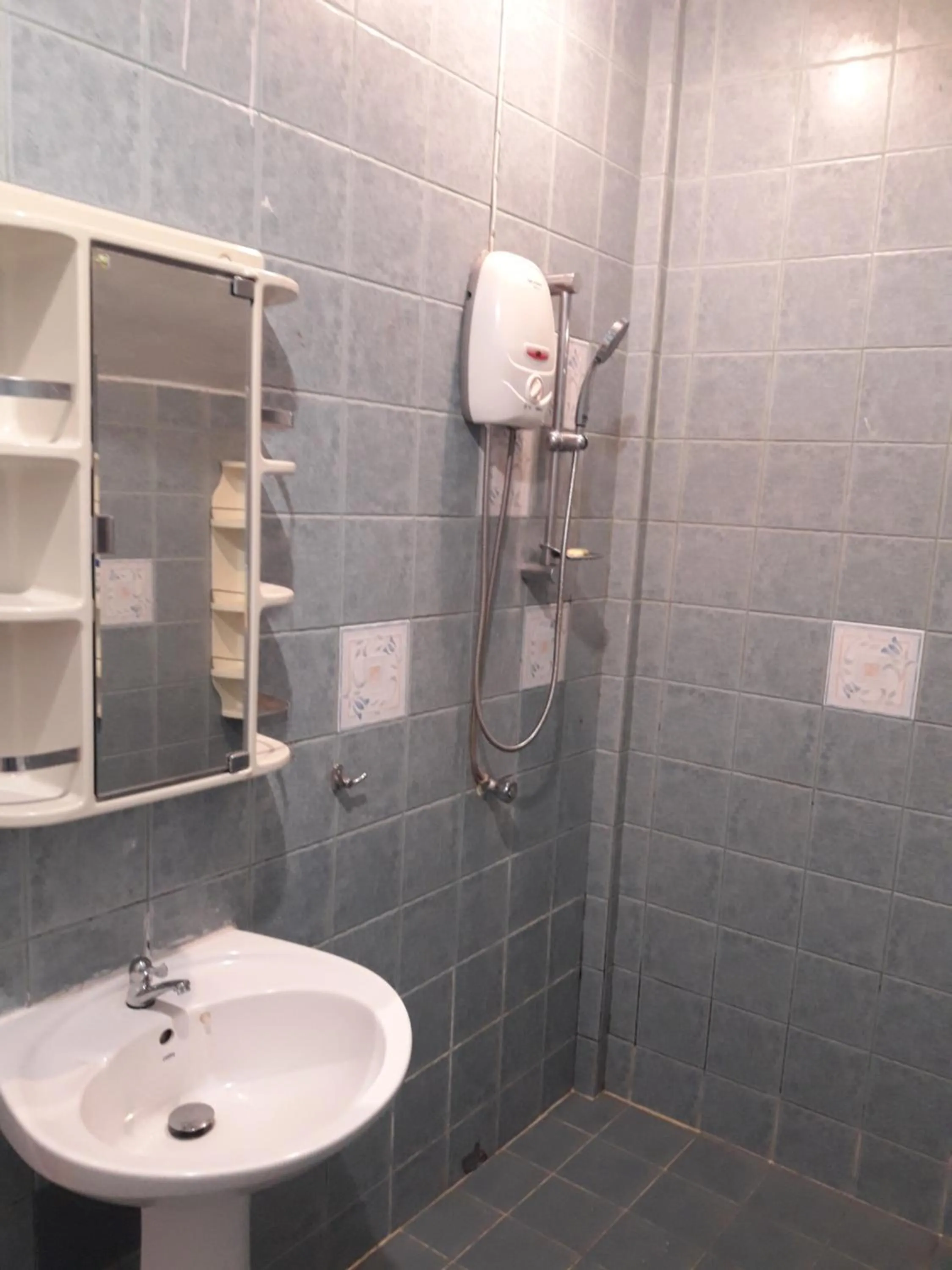 Shower in Sala Bua Room