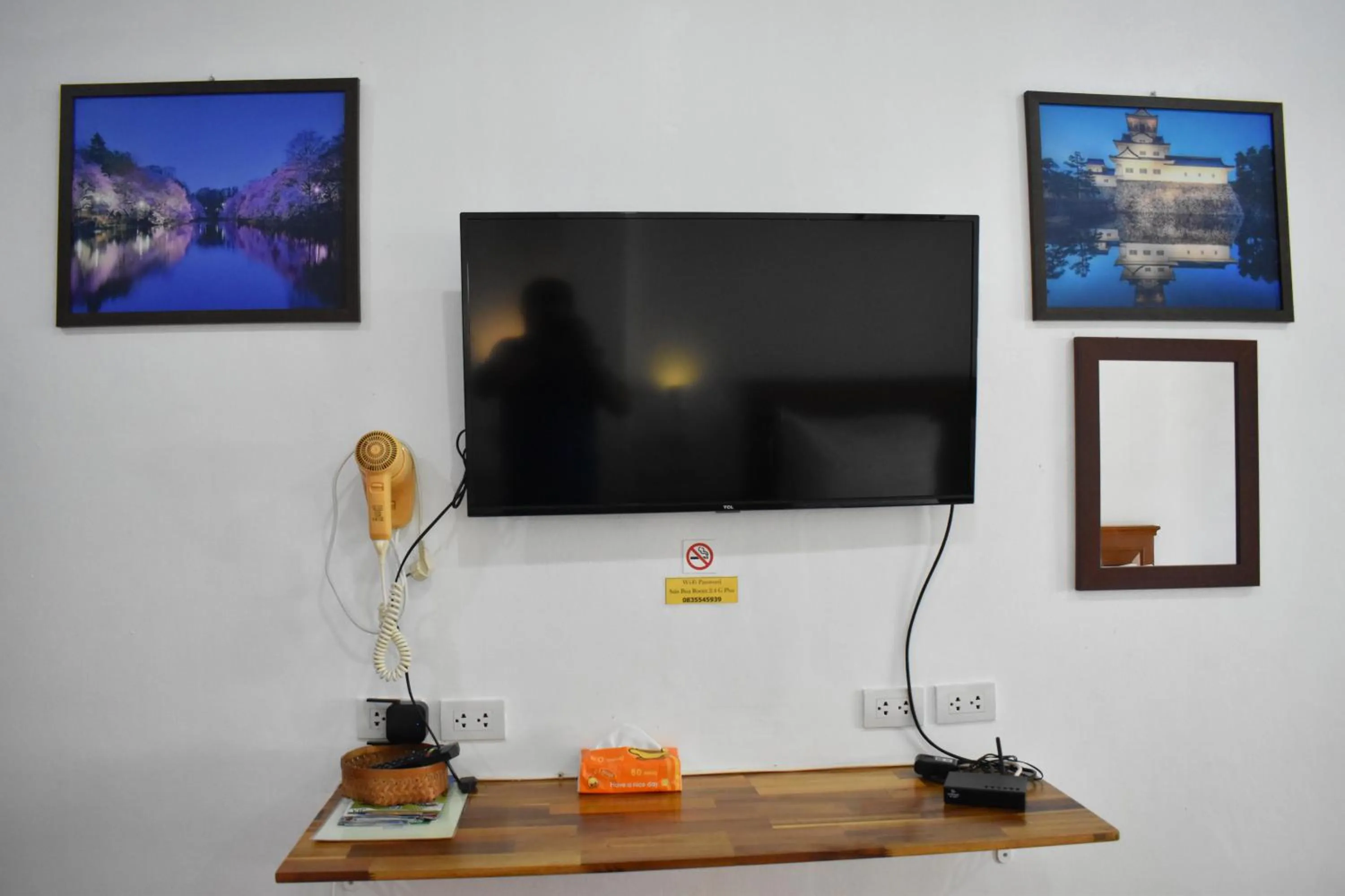 TV and multimedia in Sala Bua Room