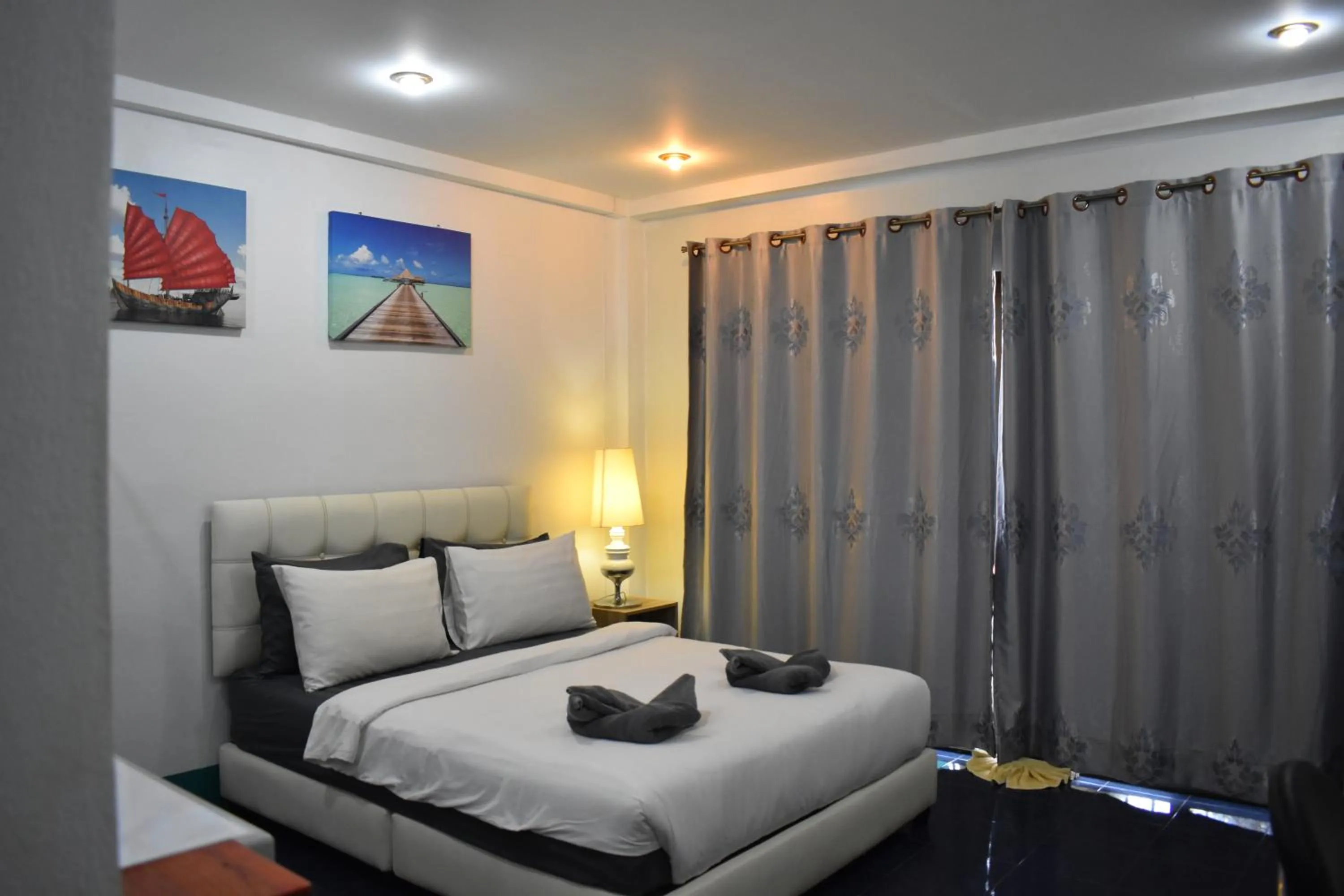 Bed in Sala Bua Room