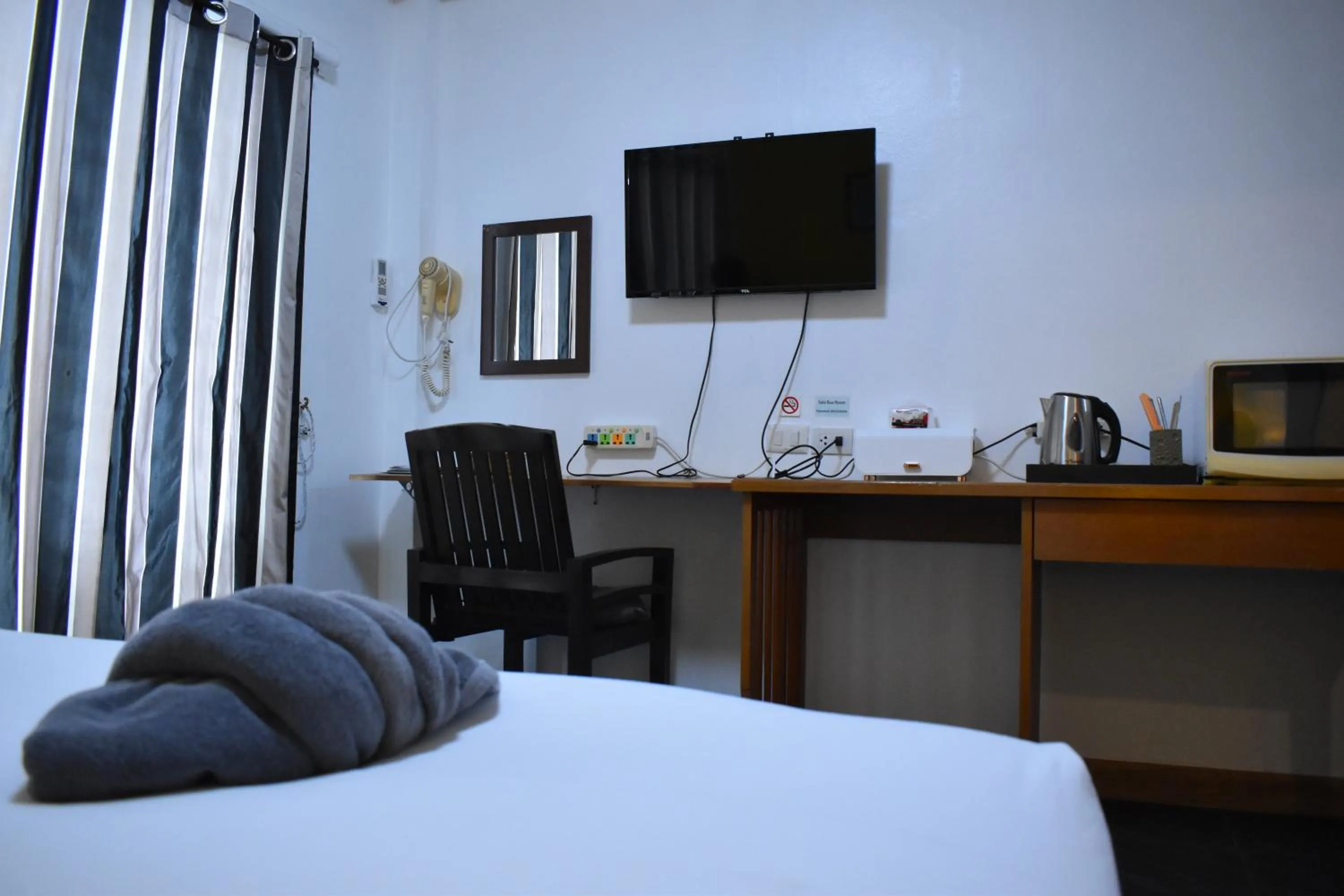 TV and multimedia, Bed in Sala Bua Room