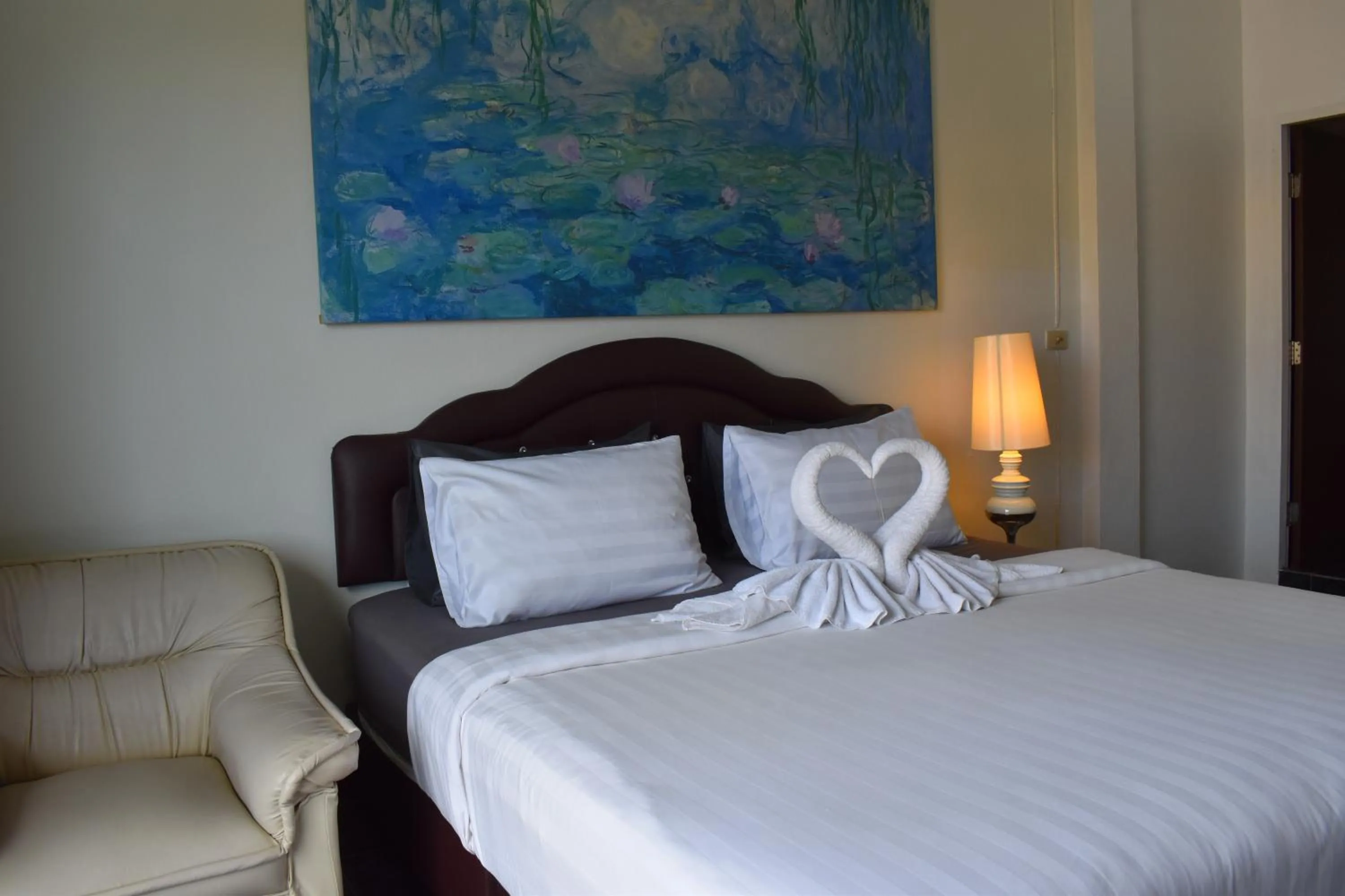 Bed in Sala Bua Room