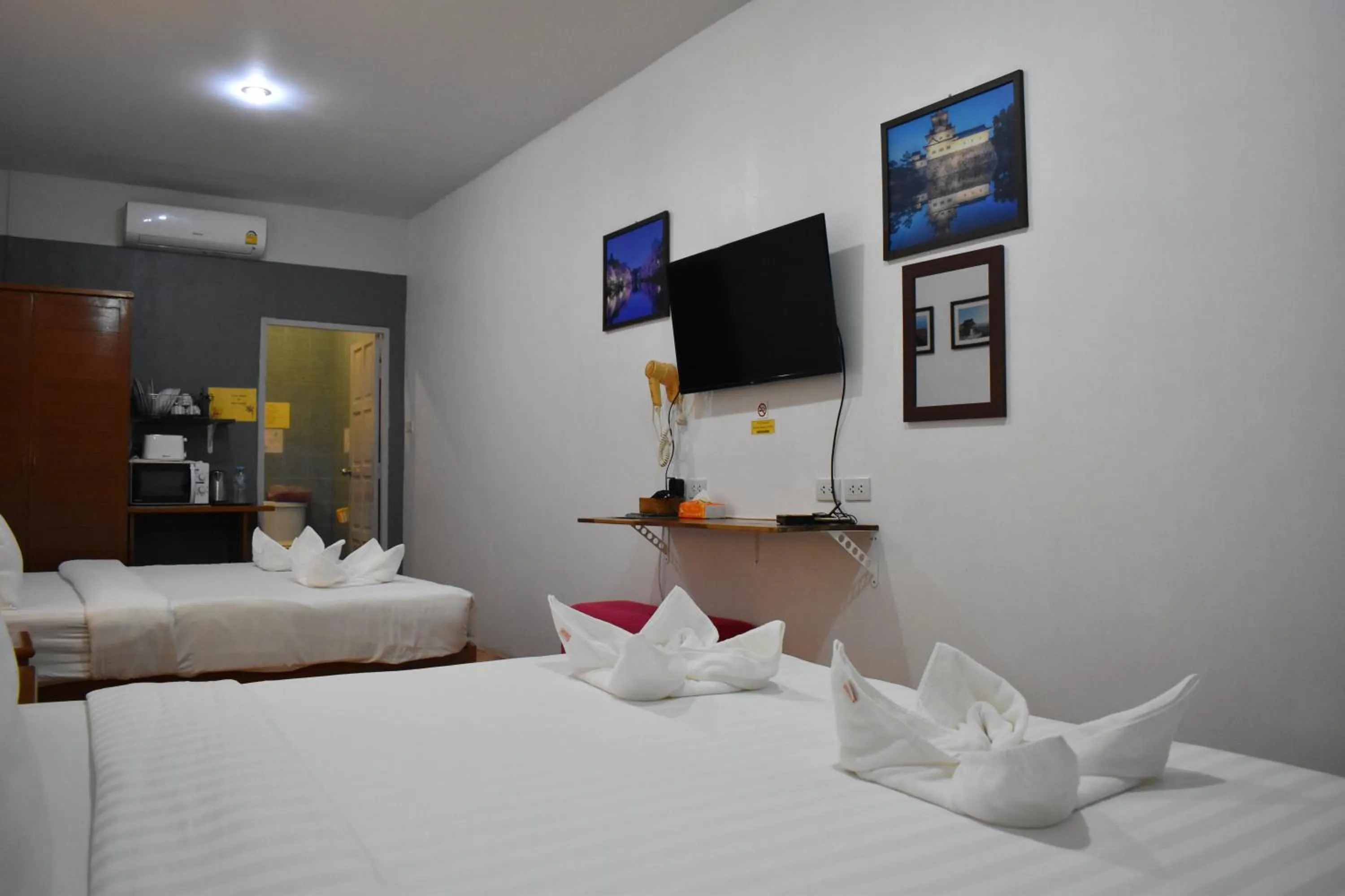 Photo of the whole room, Bed in Sala Bua Room