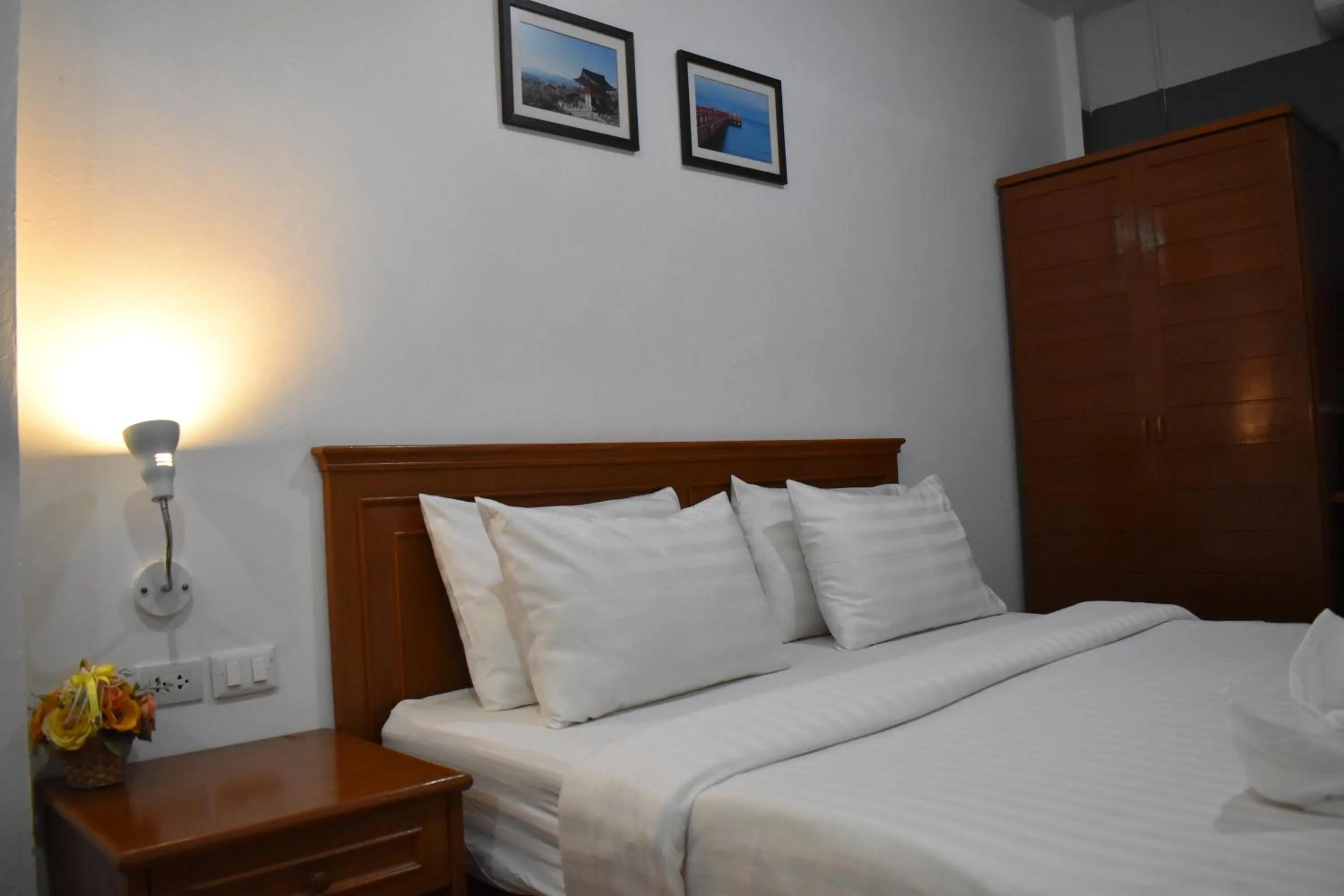 Bed in Sala Bua Room