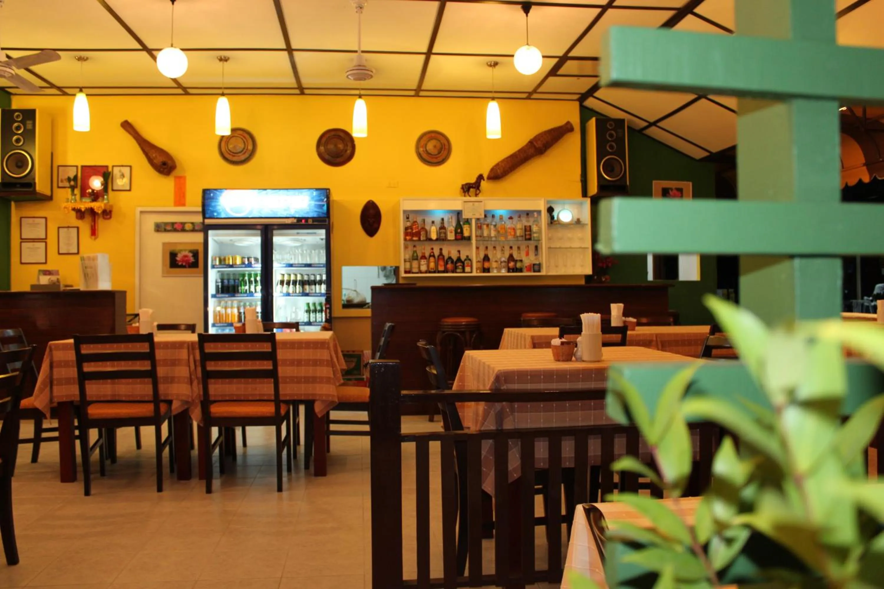 Restaurant/places to eat in Sala Bua Room