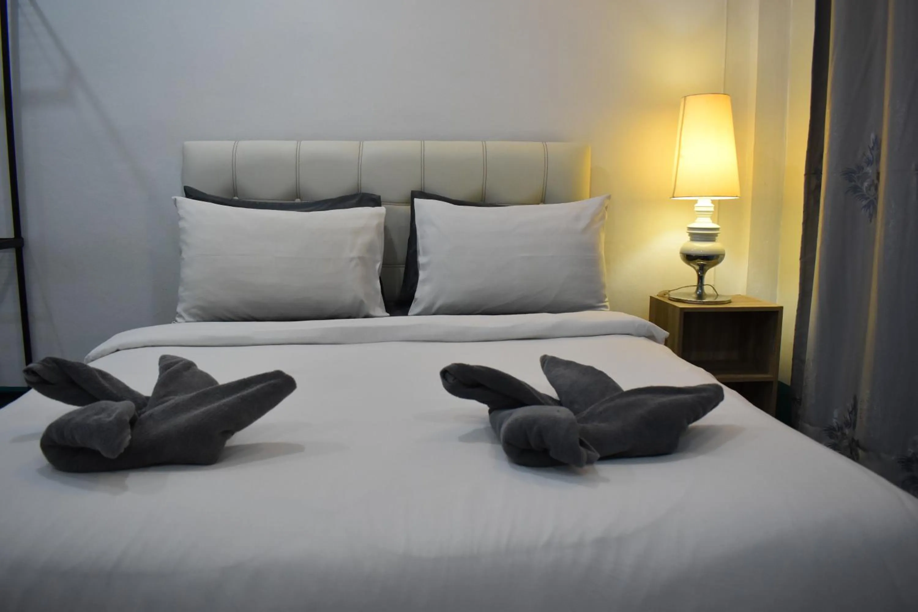 Bed in Sala Bua Room