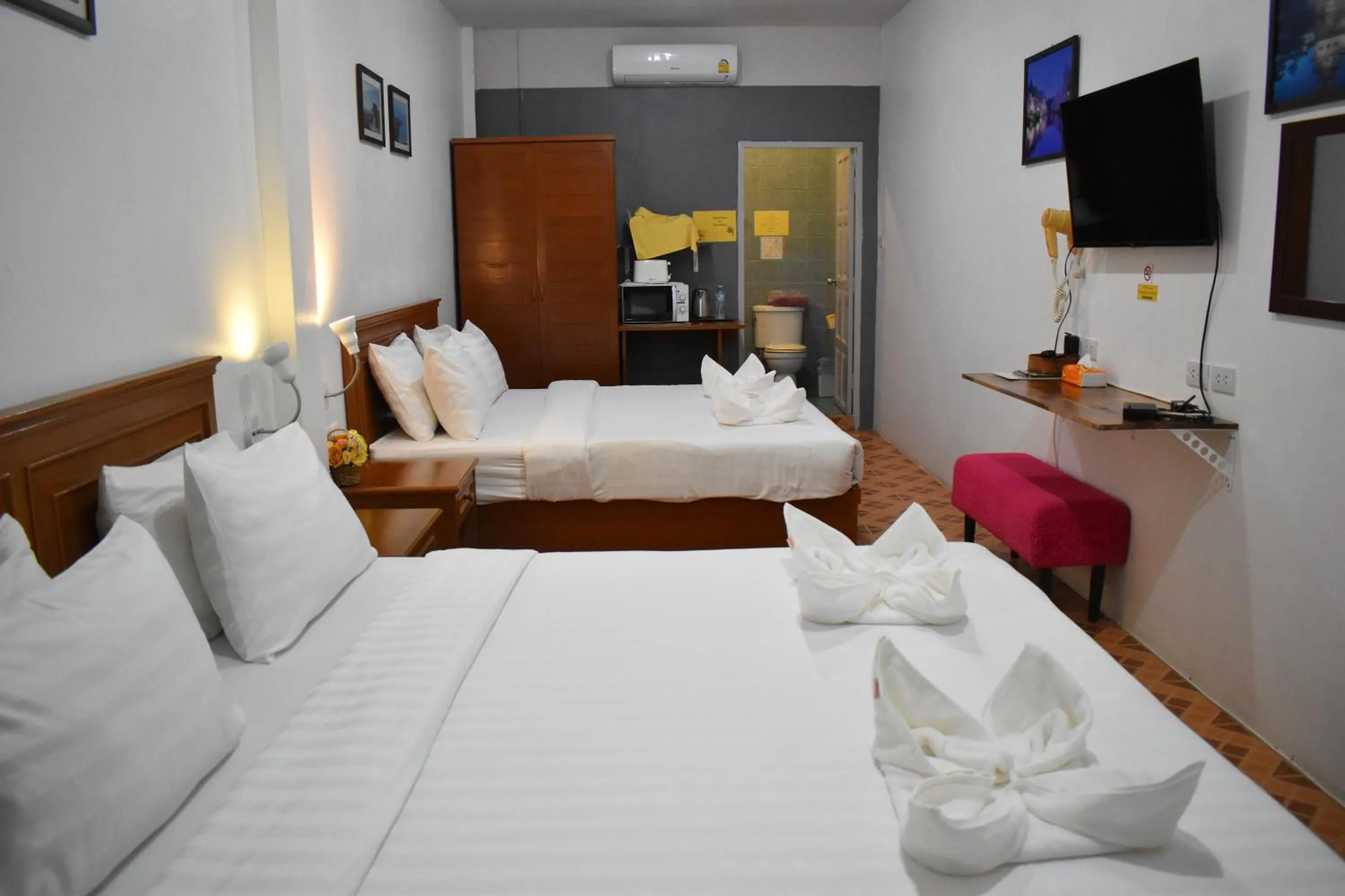 Bed in Sala Bua Room