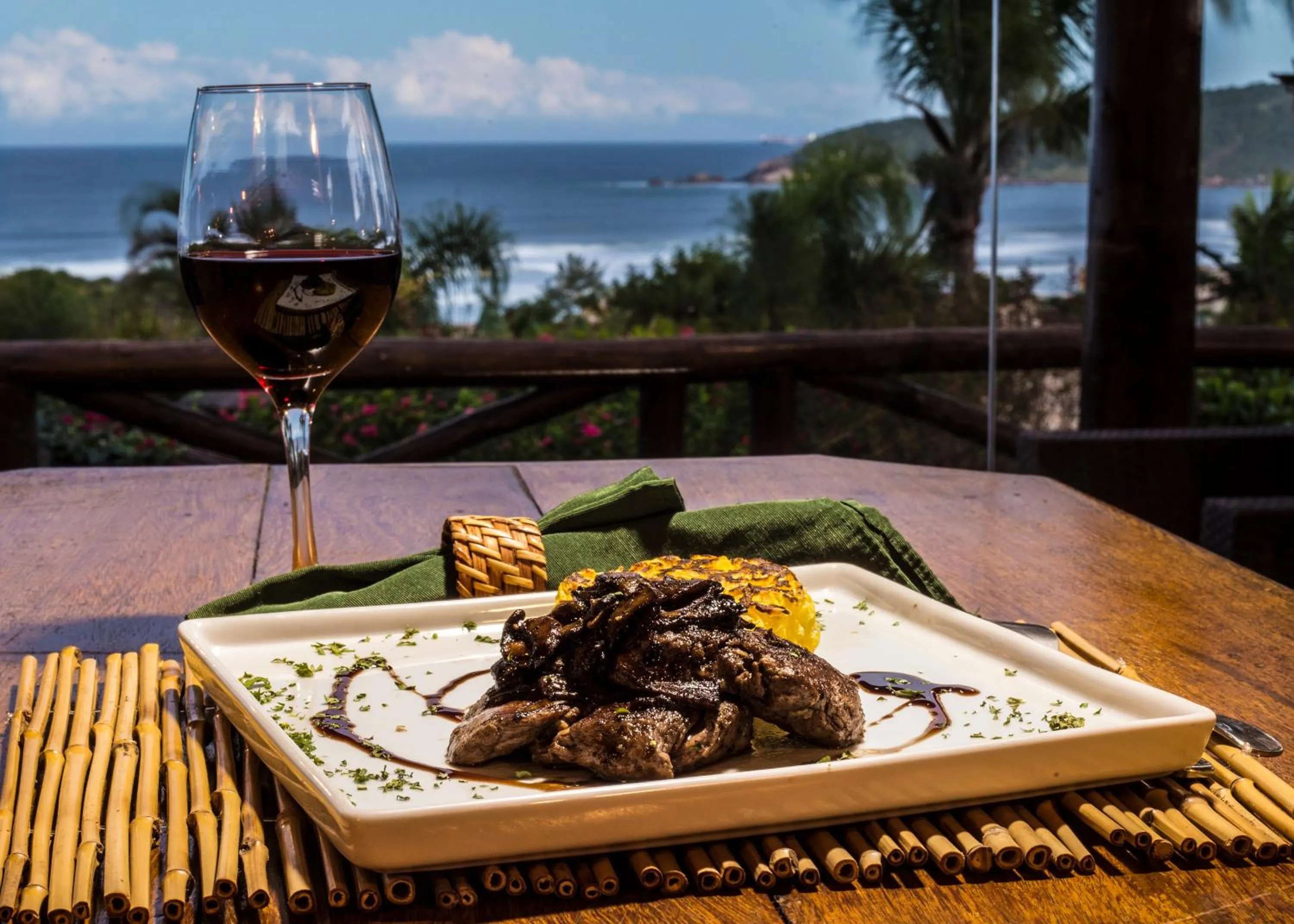 Restaurant/places to eat in Vida Sol e Mar Ecoresort