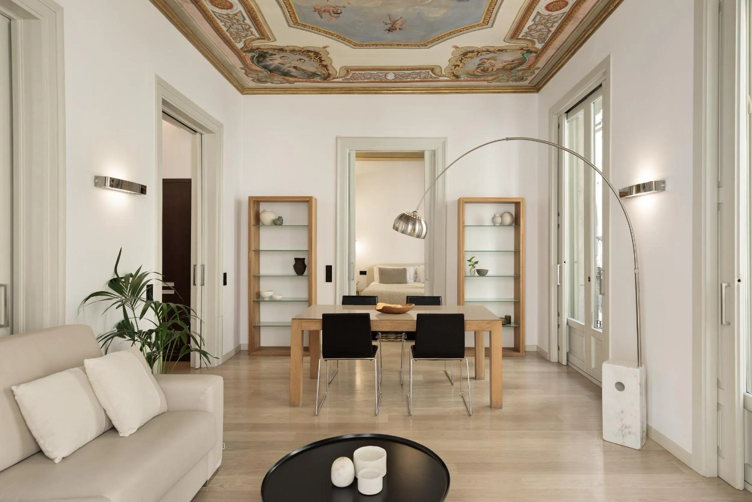 Dining area in Ola Living Portaferrissa