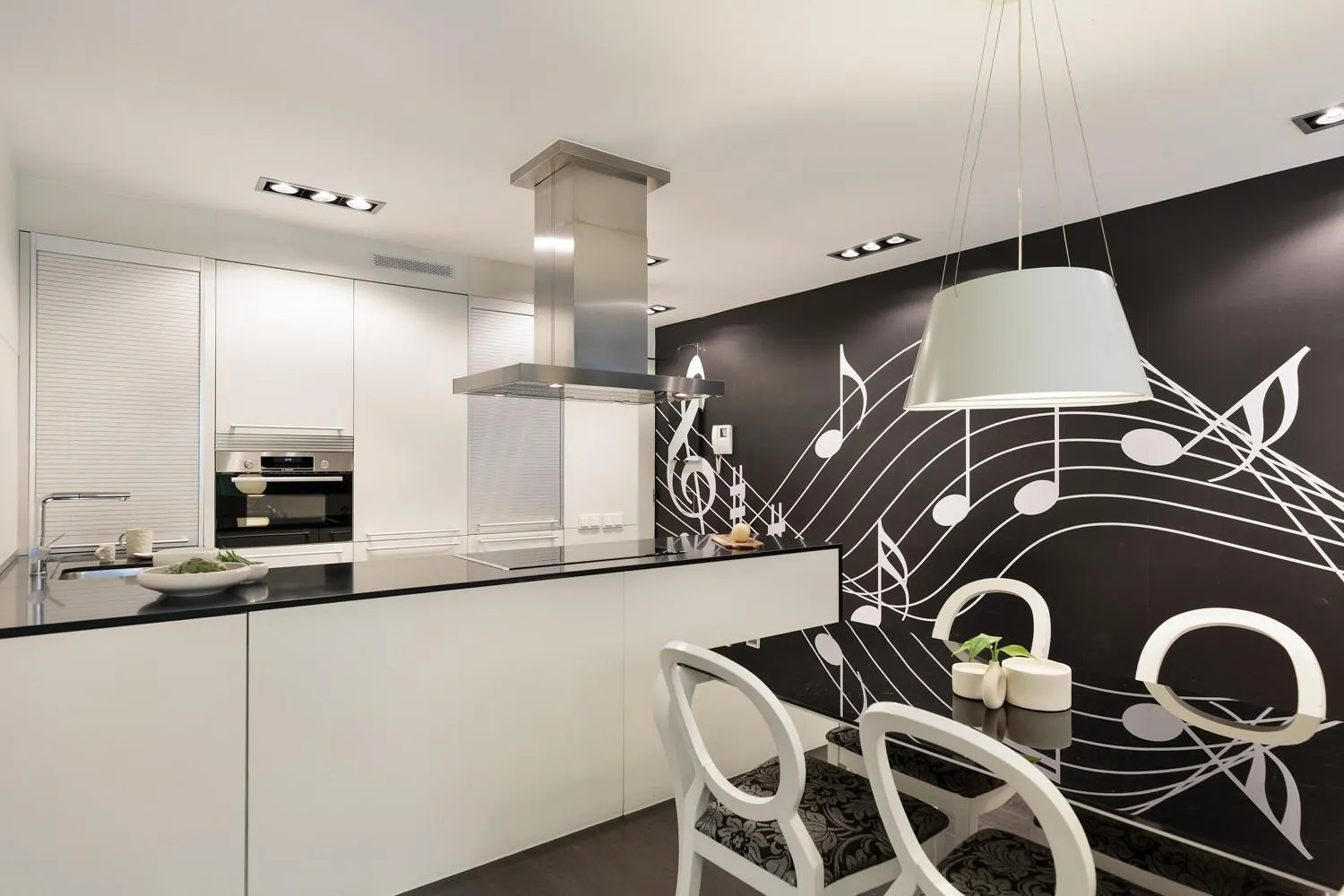 Dining area in Ola Living Portaferrissa