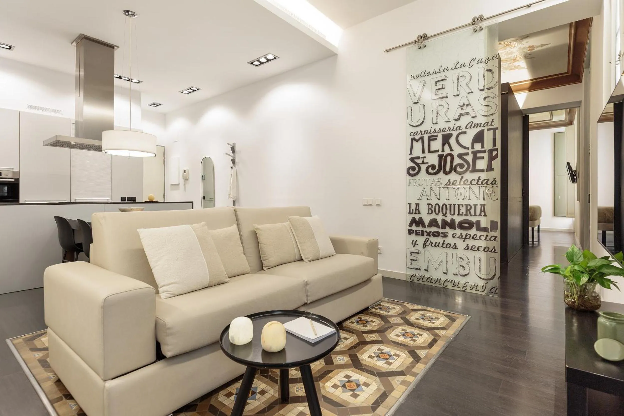 Communal lounge/ TV room in Ola Living Portaferrissa