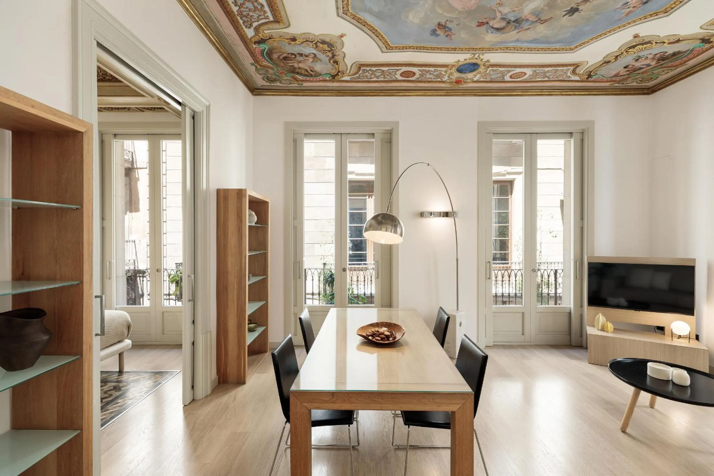Dining area in Ola Living Portaferrissa