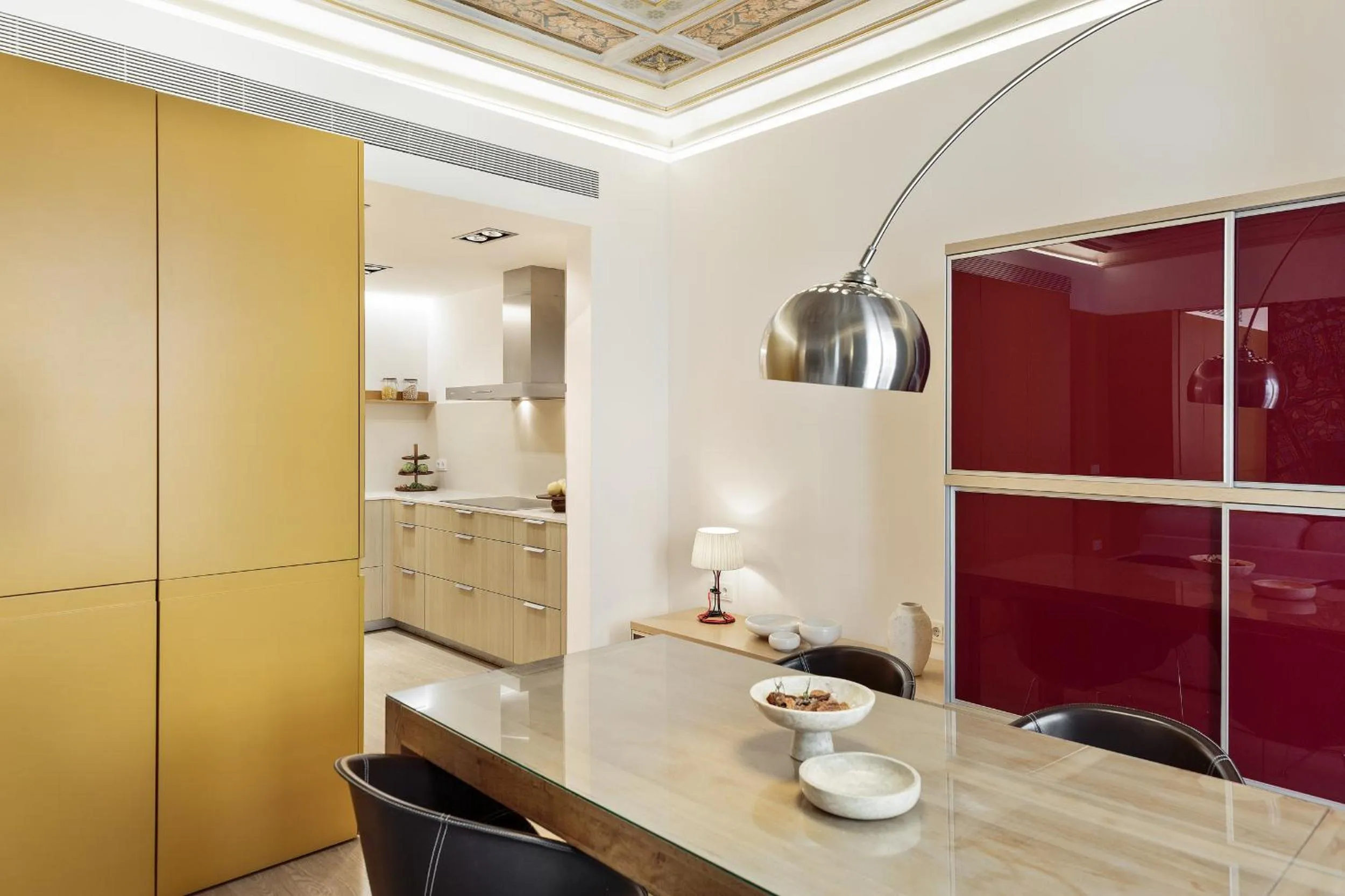 Dining area in Ola Living Portaferrissa